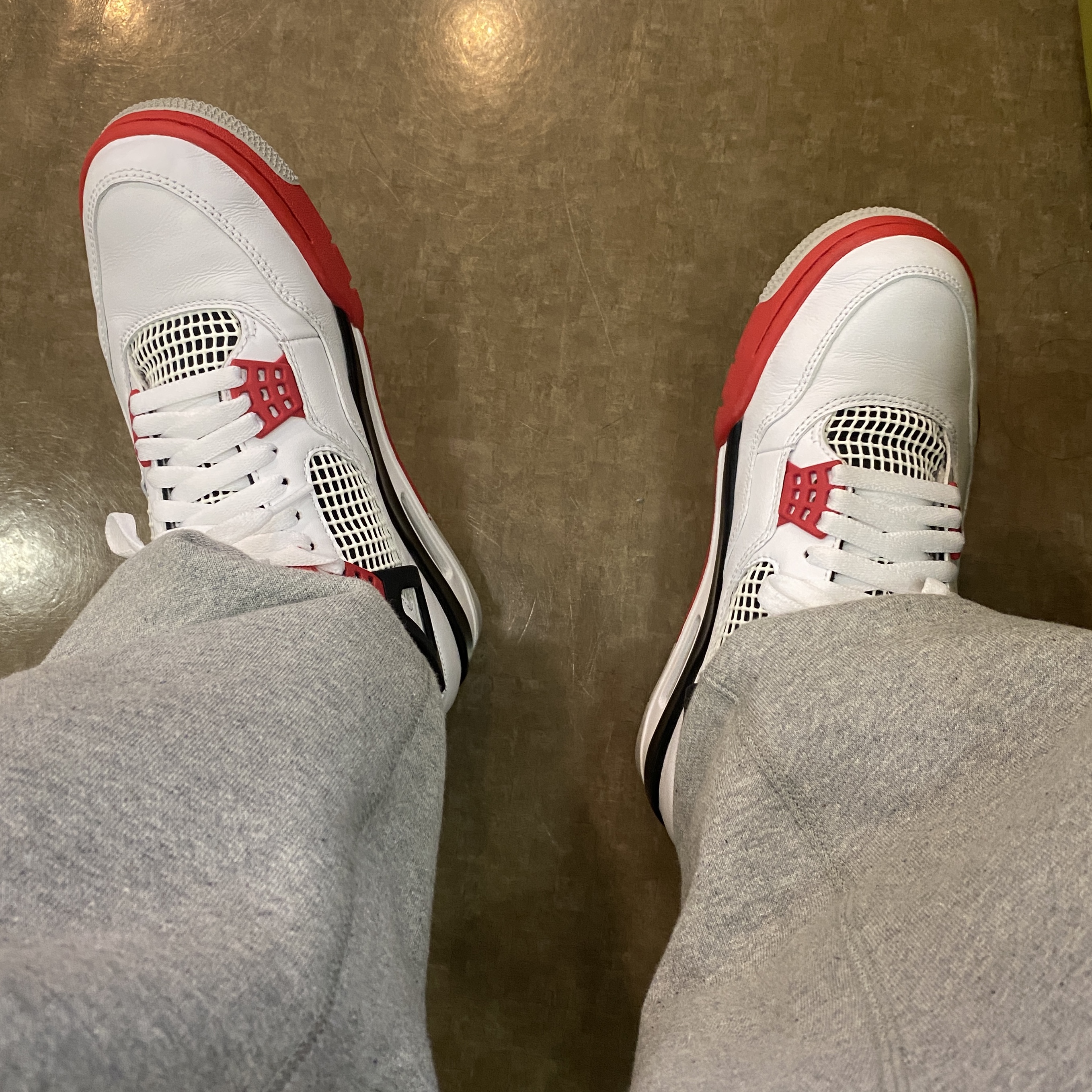 Jordan 4 Retro OG Fire Red 2020 착용 스타일
