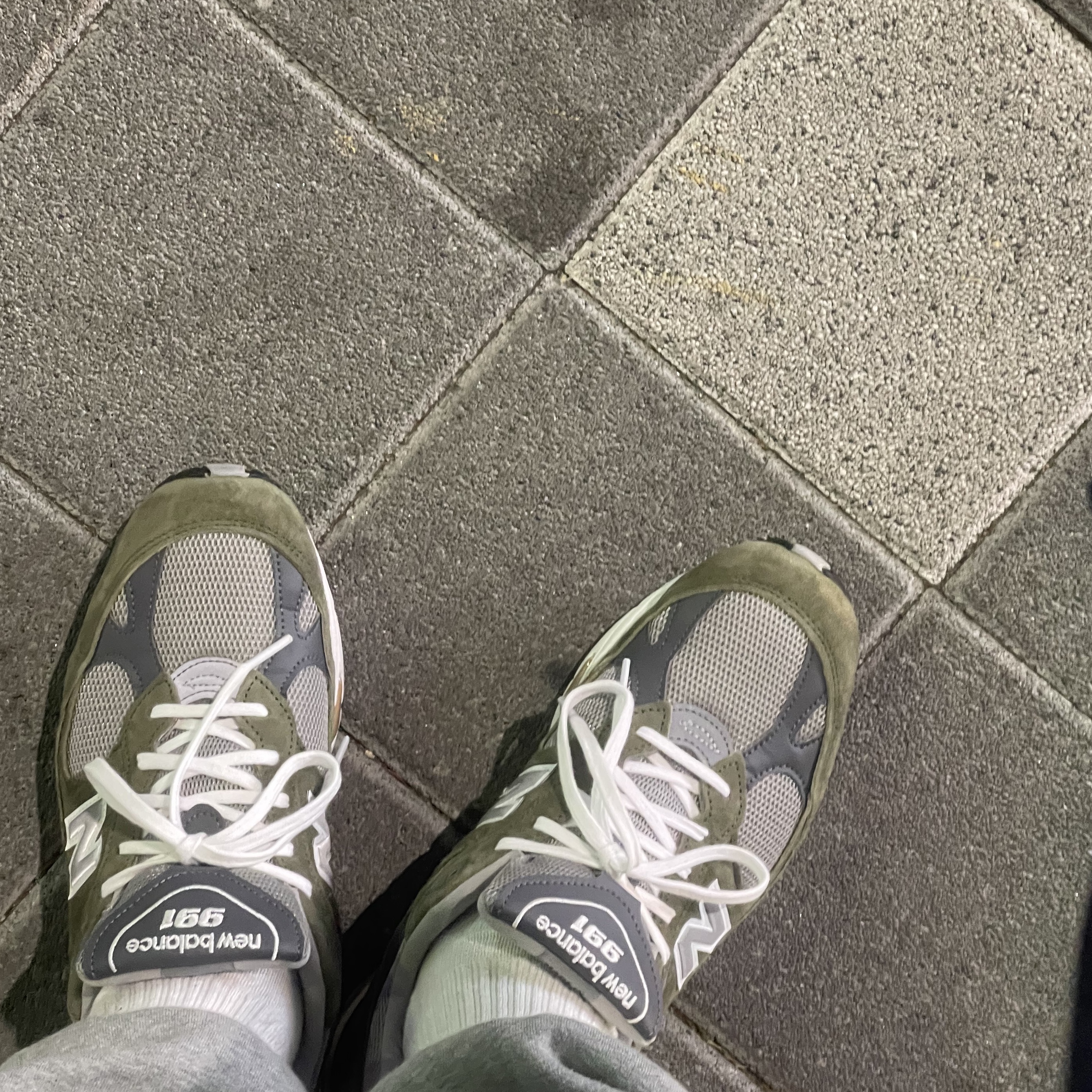 New Balance 991 Made in UK Green Grey 착용 스타일