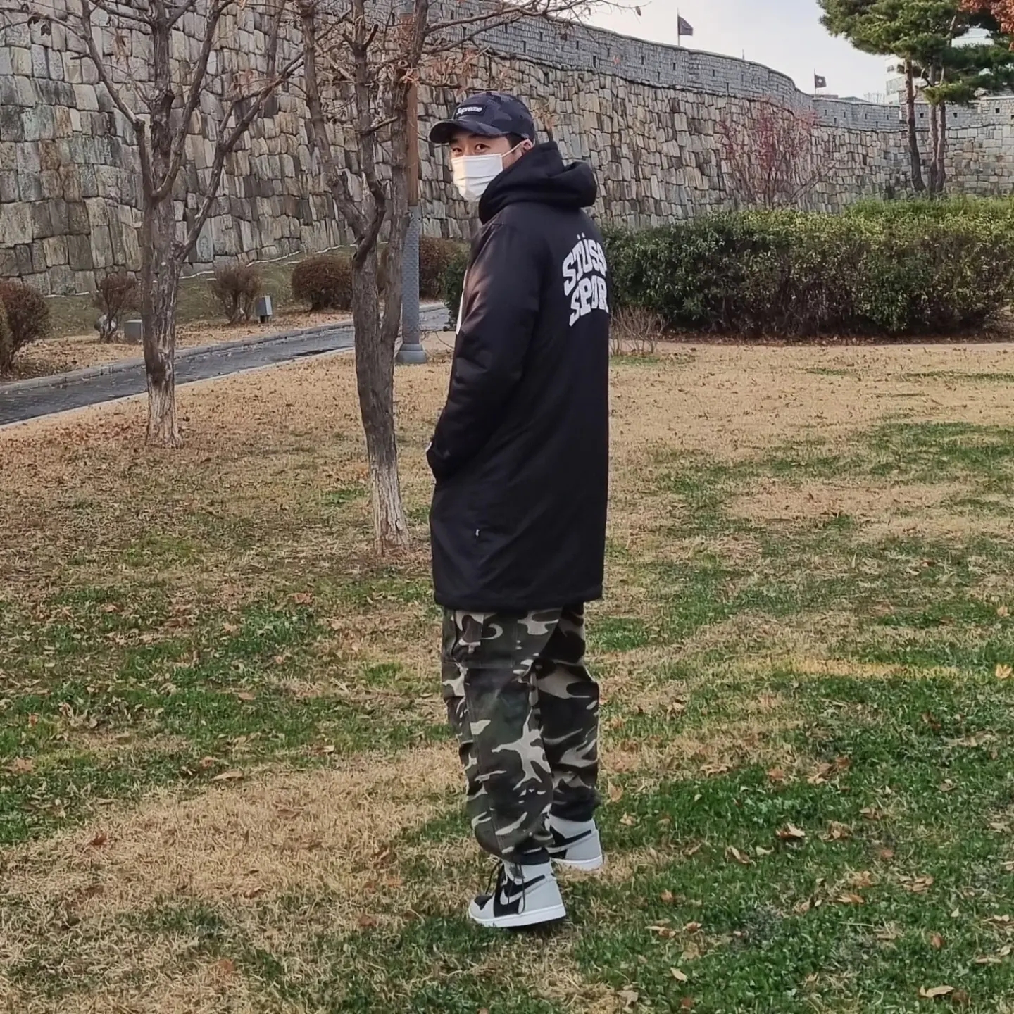 Jordan 1 Retro High OG Shadow 2.0, Supreme Camo Grid Velvet Camp Cap Black Camo - 22FW 착용 스타일 - 2