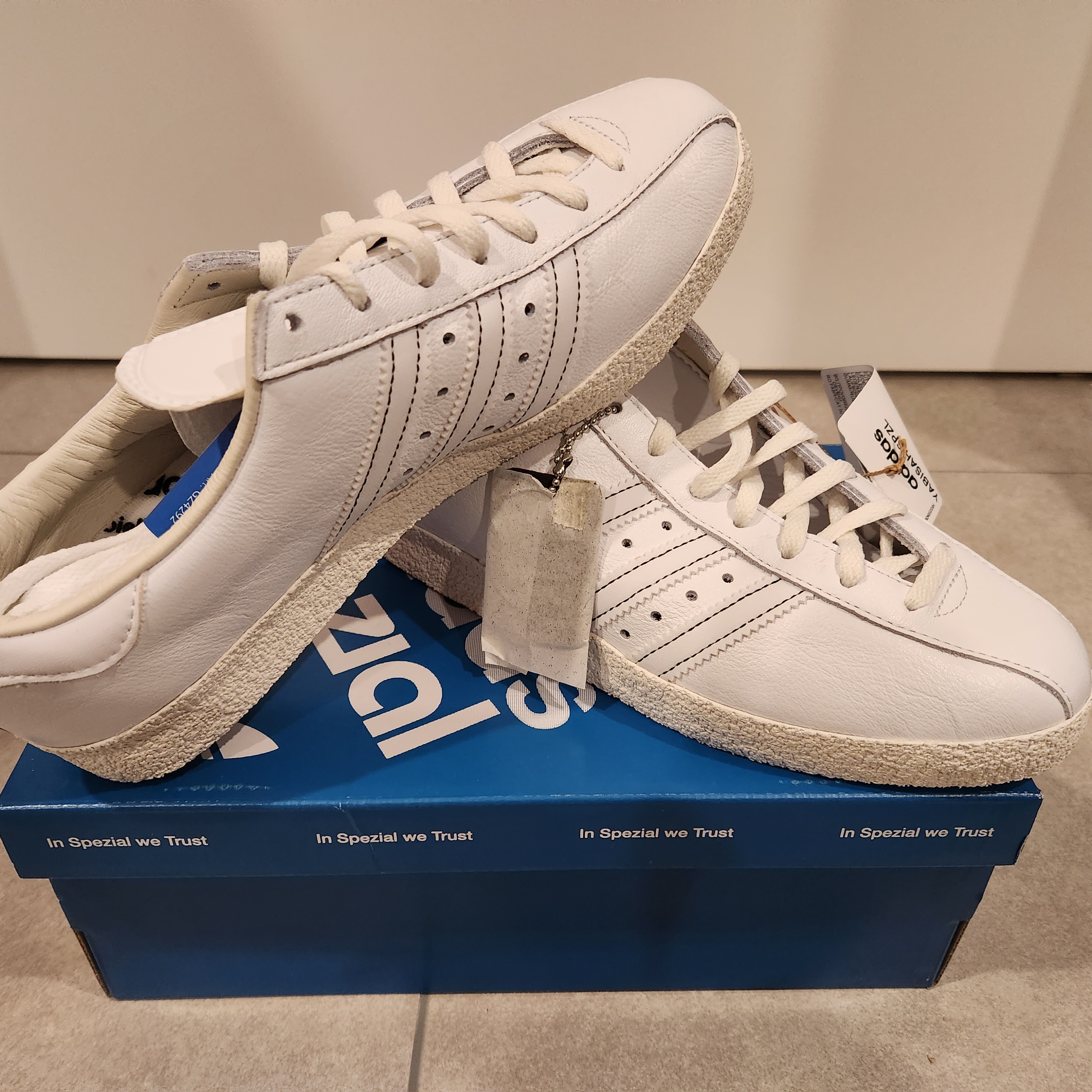 Adidas Yabisah Spezial Cloud White 착용 스타일 - 2