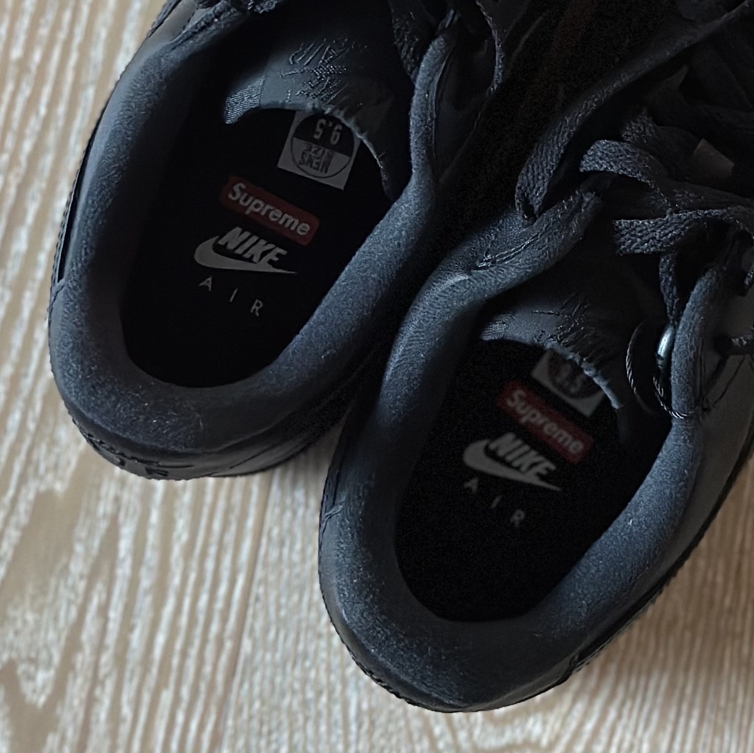 Nike x Supreme Air Force 1 Low Black 착용 스타일 - 4