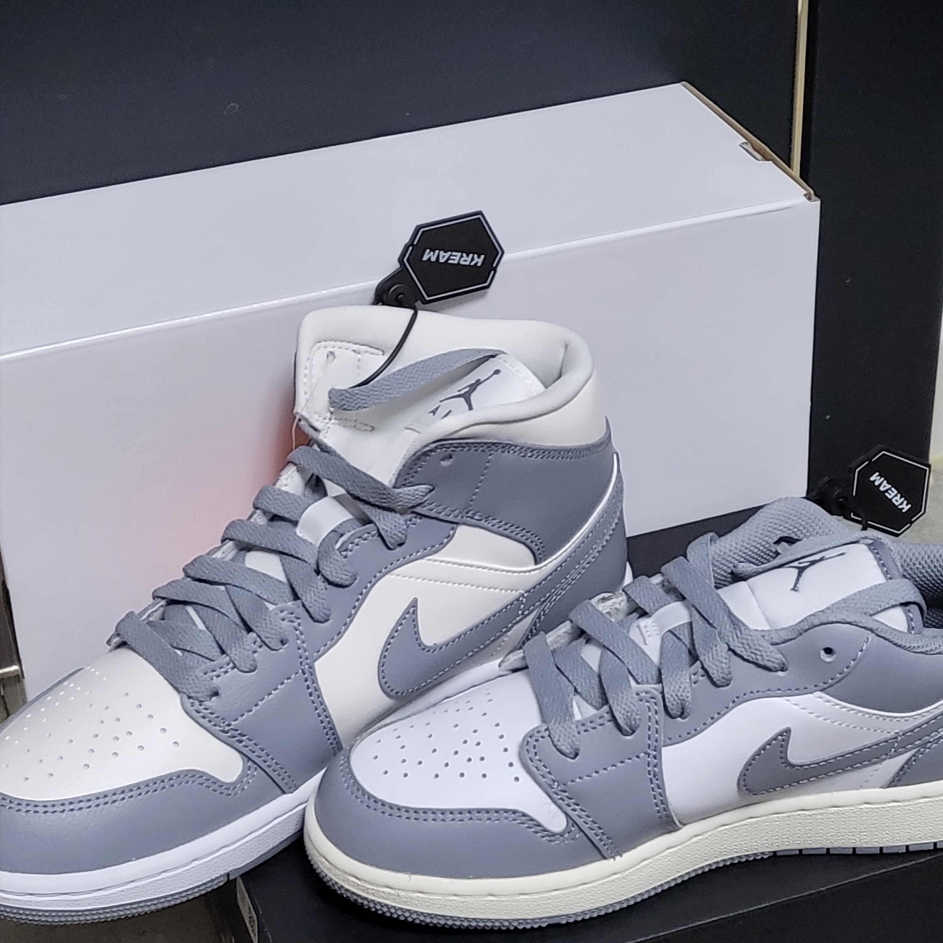 (W) Jordan 1 Mid Sail Stealth 착용 스타일