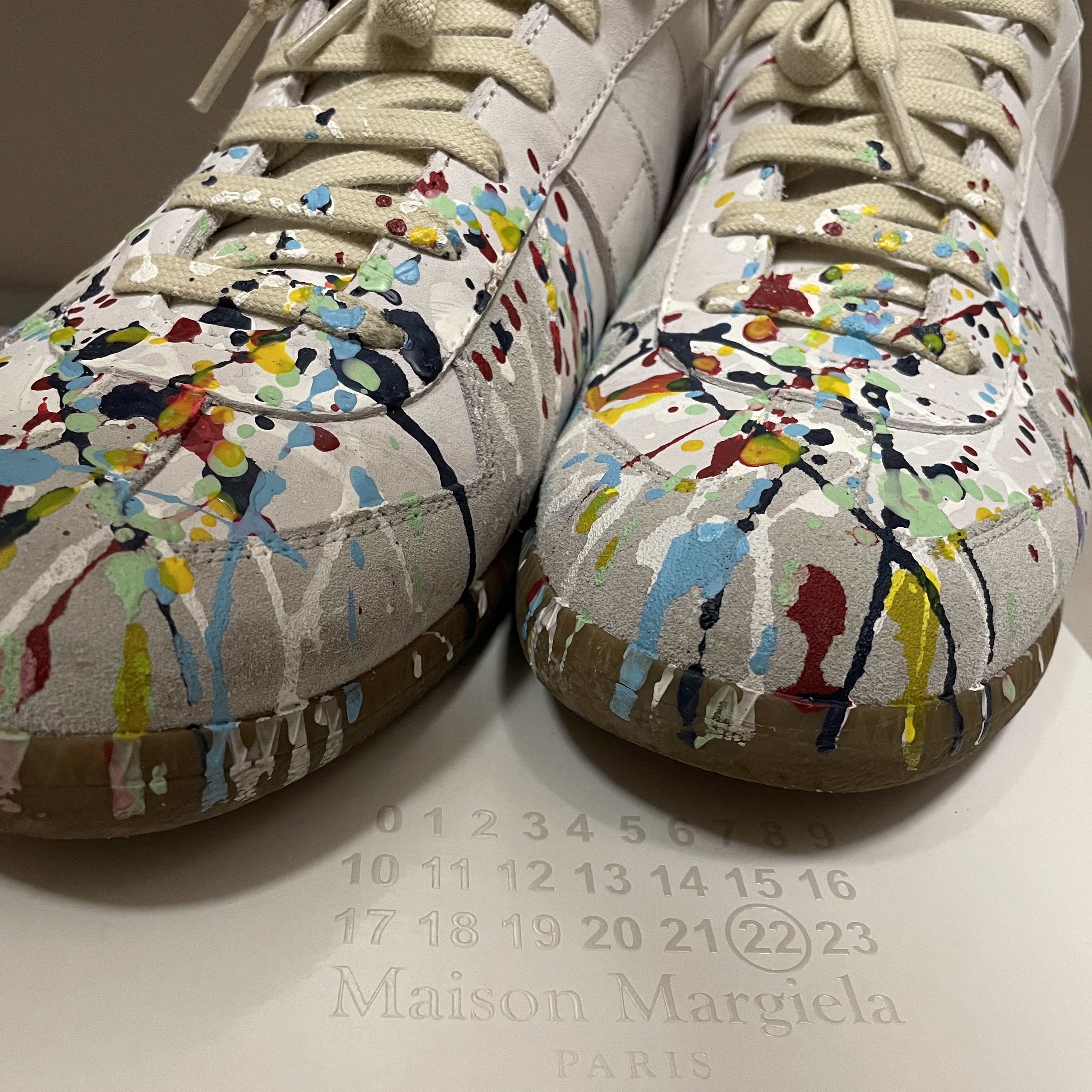 Maison Margiela Replica Paint Drop Sneakers 착용 스타일