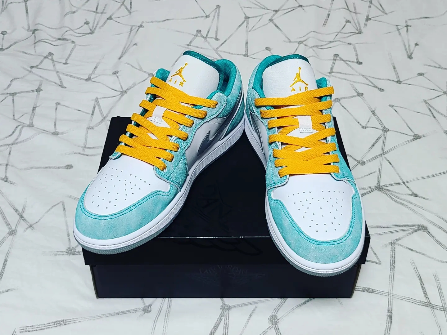 Jordan 1 Low SE New Emerald 착용 스타일 - 3