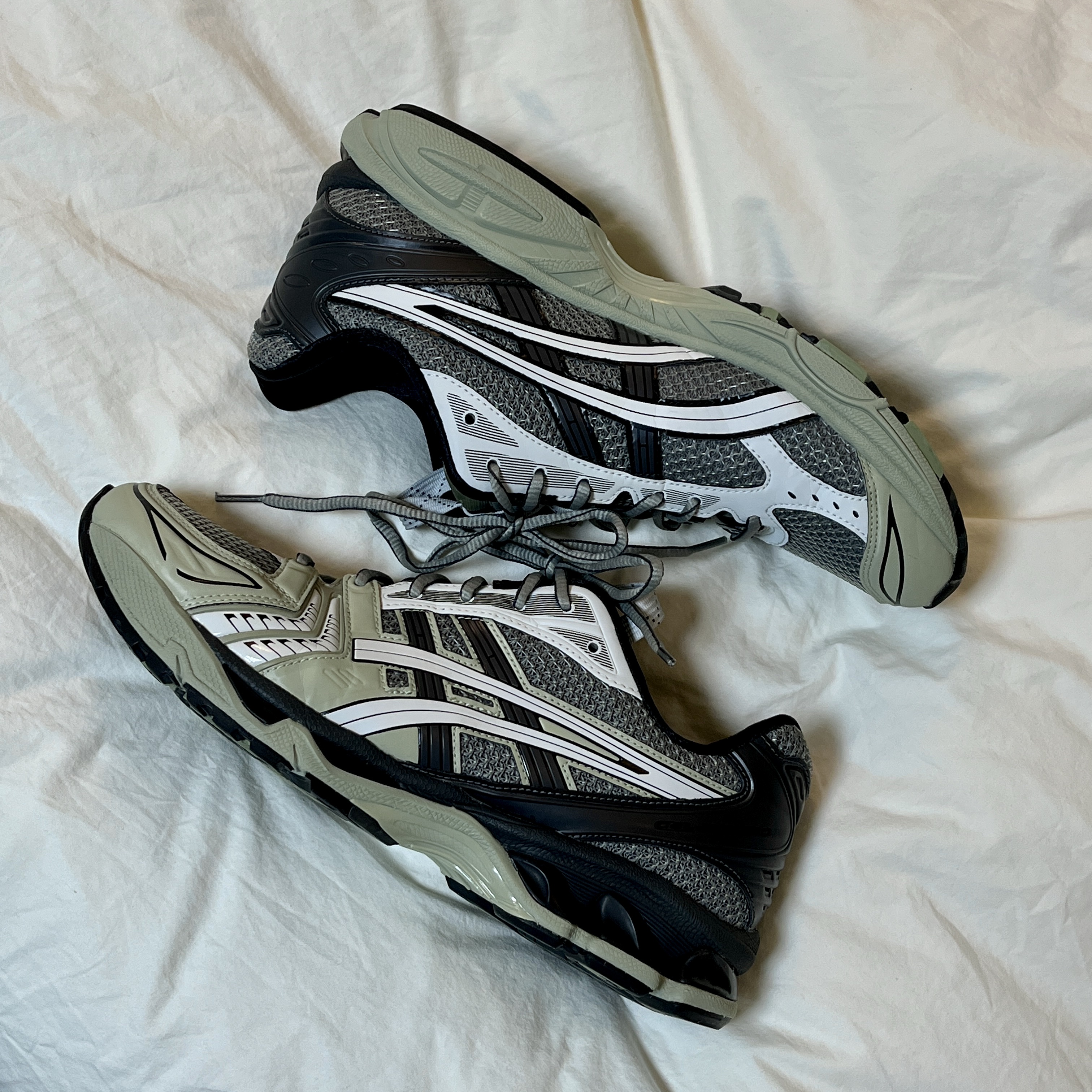 Asics UB1-S Gel-Kayano 14 Piedmont Grey 착용 스타일