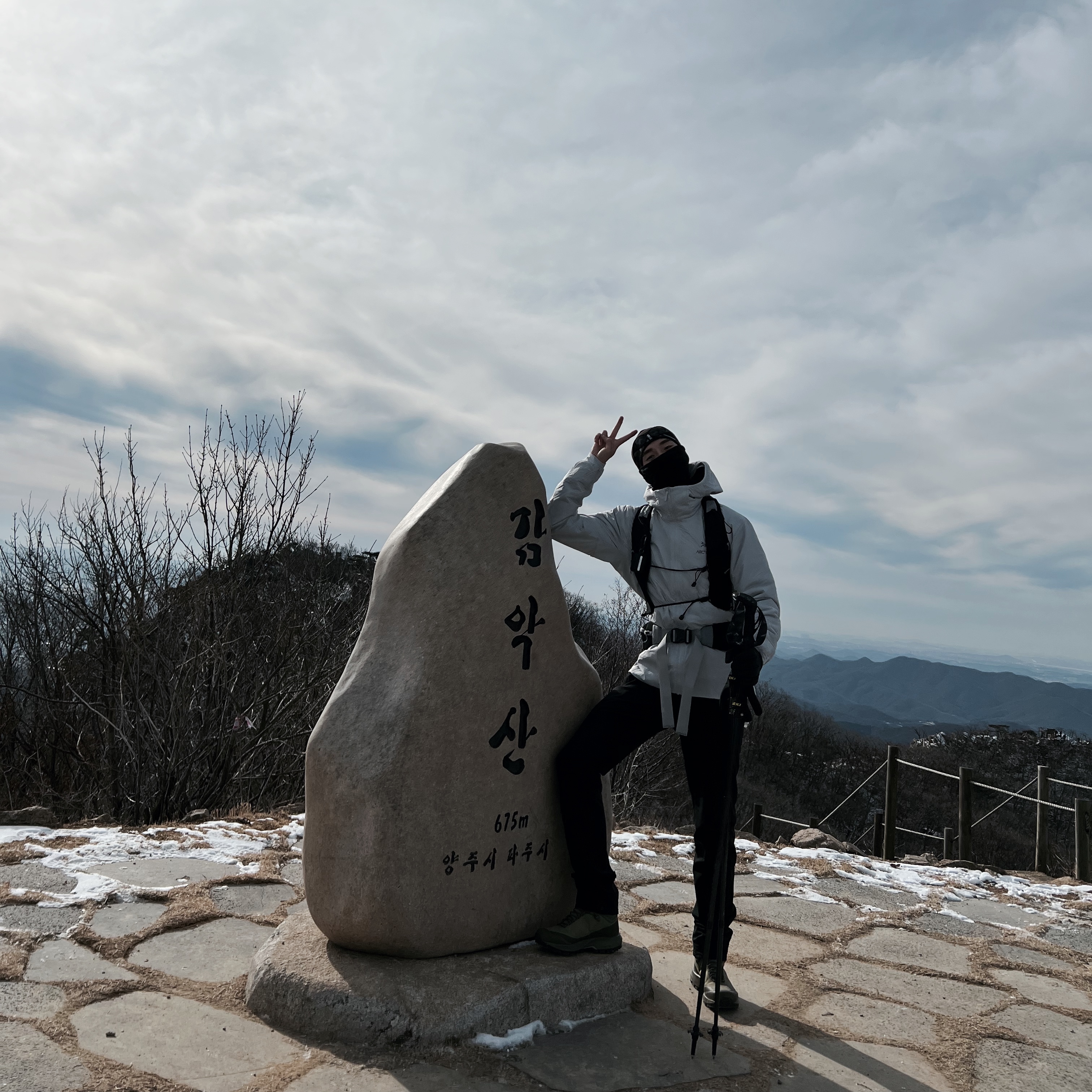 Arc'teryx Atom LT Hoody Solitude 착용 스타일 - 2