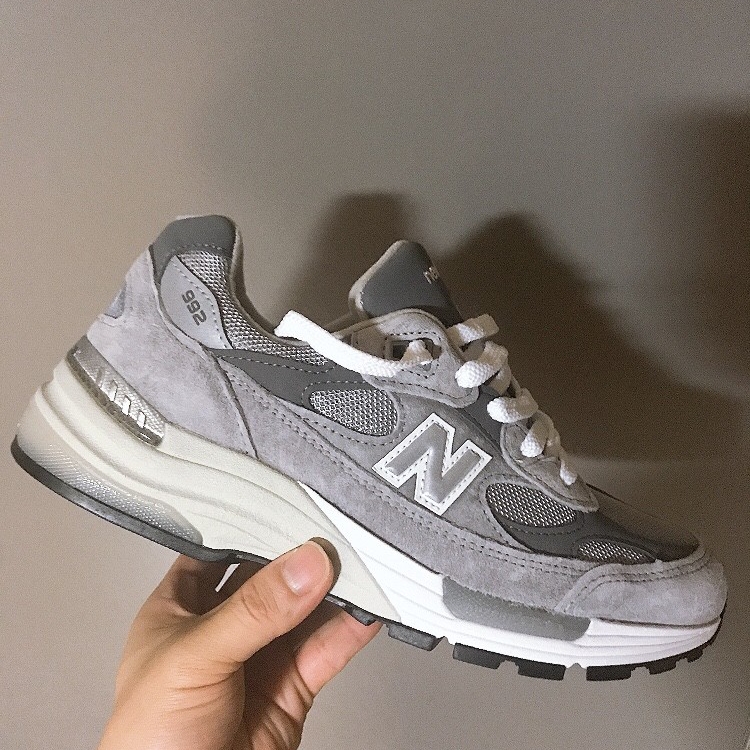New Balance 992 Made in USA Grey - D Standard 착용 스타일