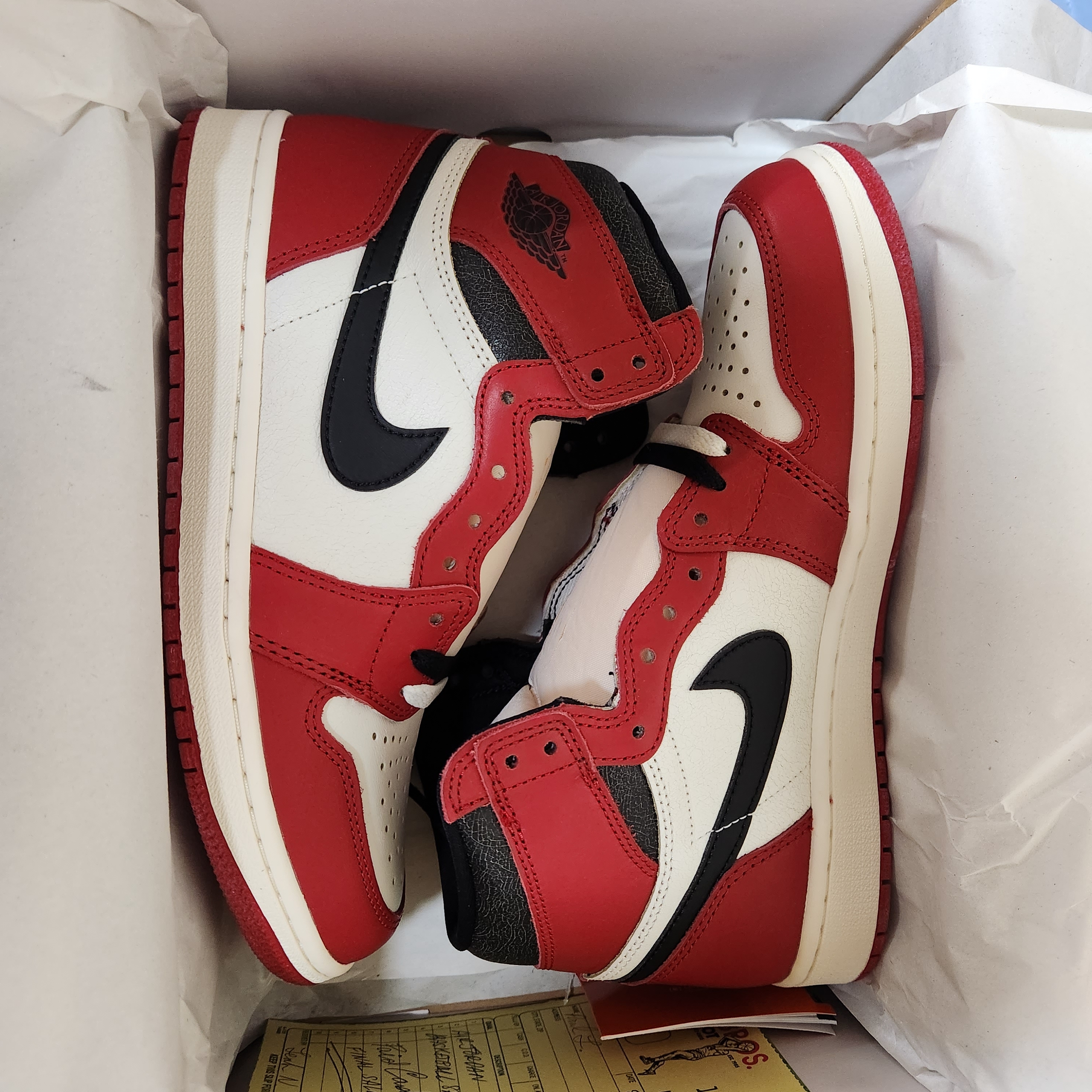 Jordan 1 Retro High OG Chicago 2022, Off-White Allover Check Flannel Arrow Shirt Red 착용 스타일 - 4