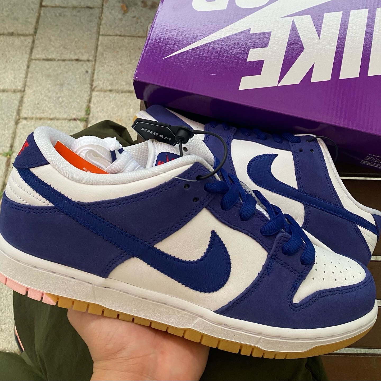 Nike SB Dunk Low Pro Premium Deep Royal Blue 착용 스타일 - 3