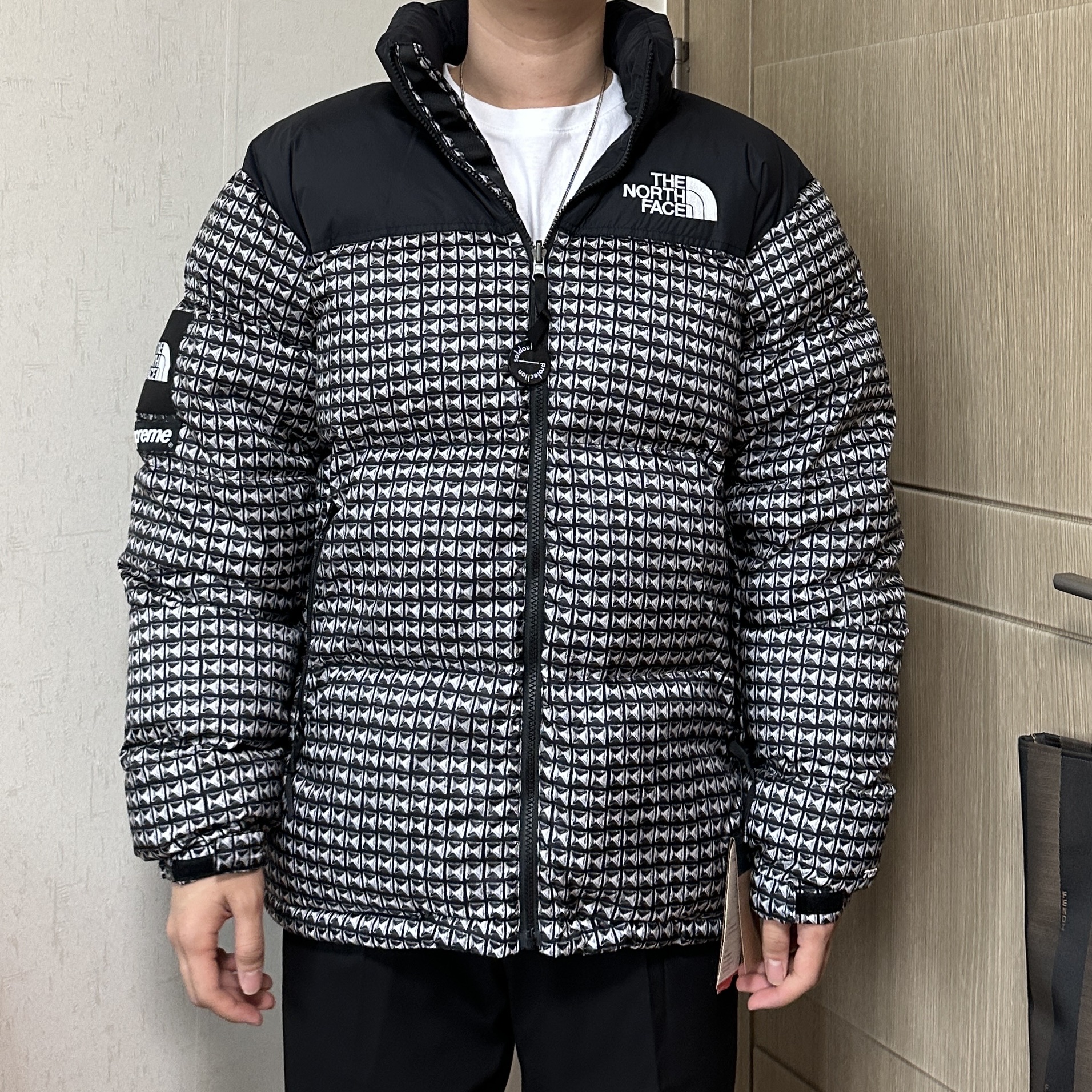 Supreme x The North Face Studded Nuptse Jacket Black - 21SS 착용 스타일 - 2