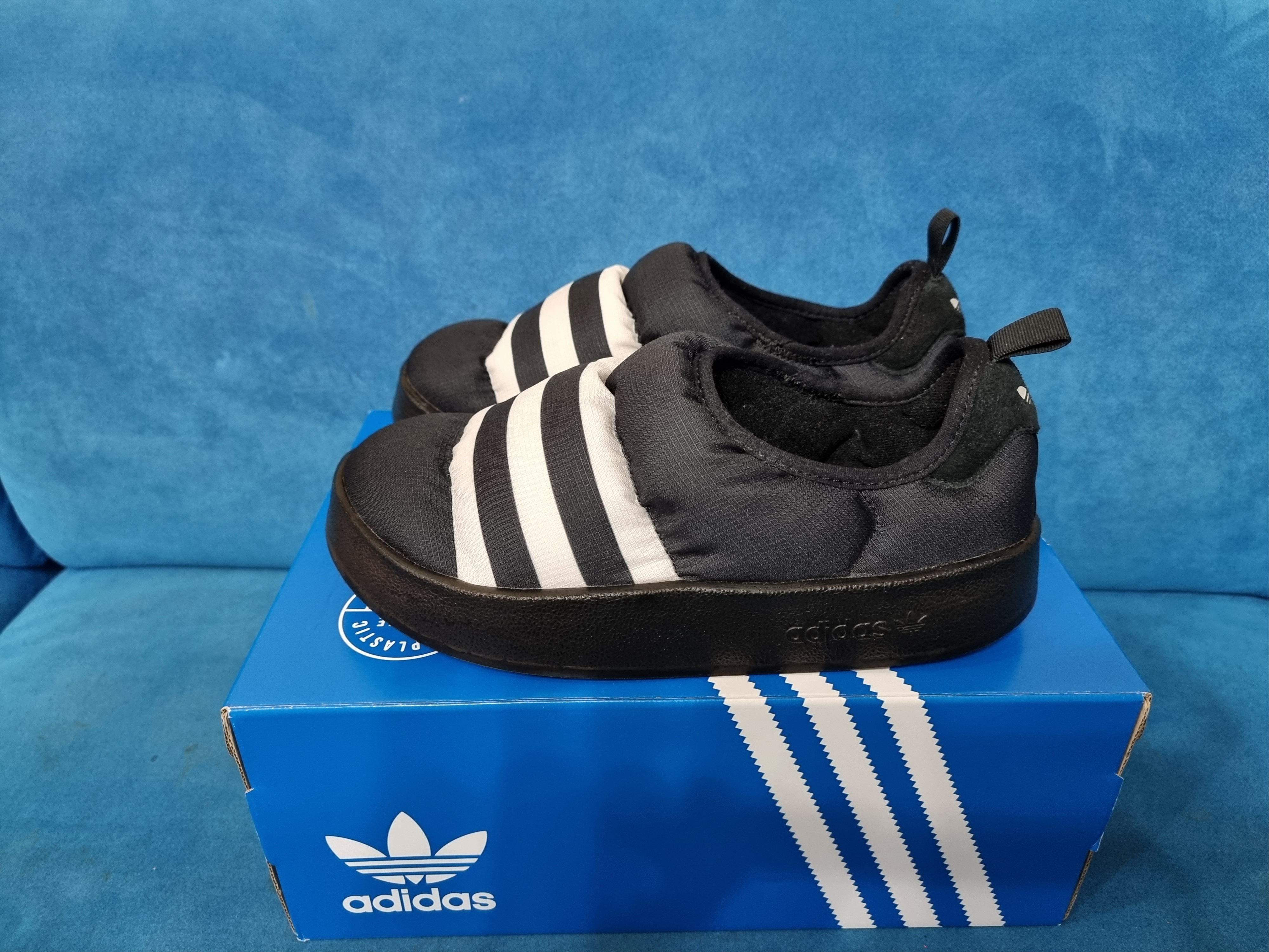 Adidas Puffylette Core Black 착용 스타일 - 1