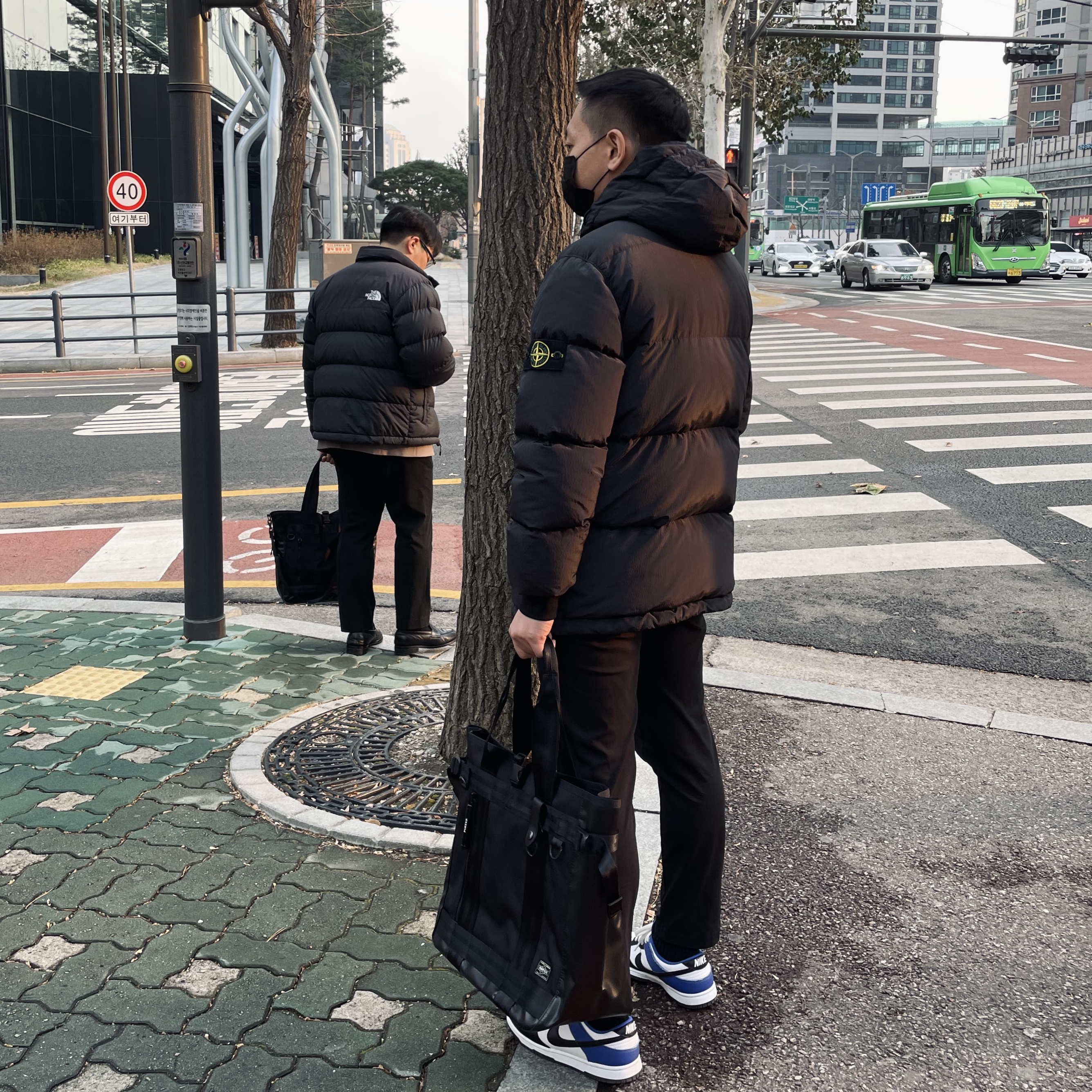 Porter Heat 2Way Tote Bag Black, Stone Island 44508 Nylon Metal Down-TC Jacket Dark Grey - 21FW 착용 스타일