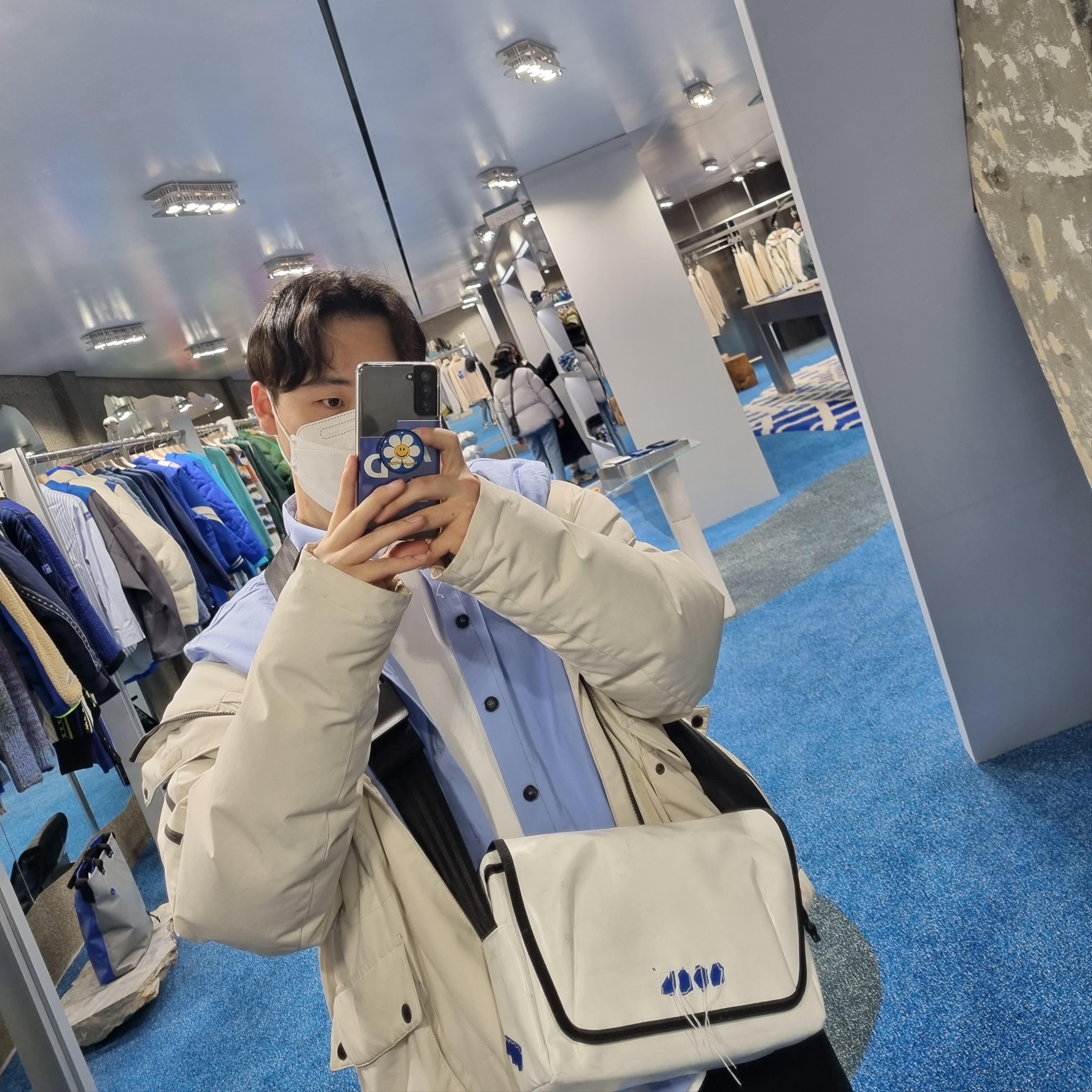 Ader Error Trace Admore Crossbody Bag White, Zara x Ader Error Oversized Shirt Sky Blue 착용 스타일