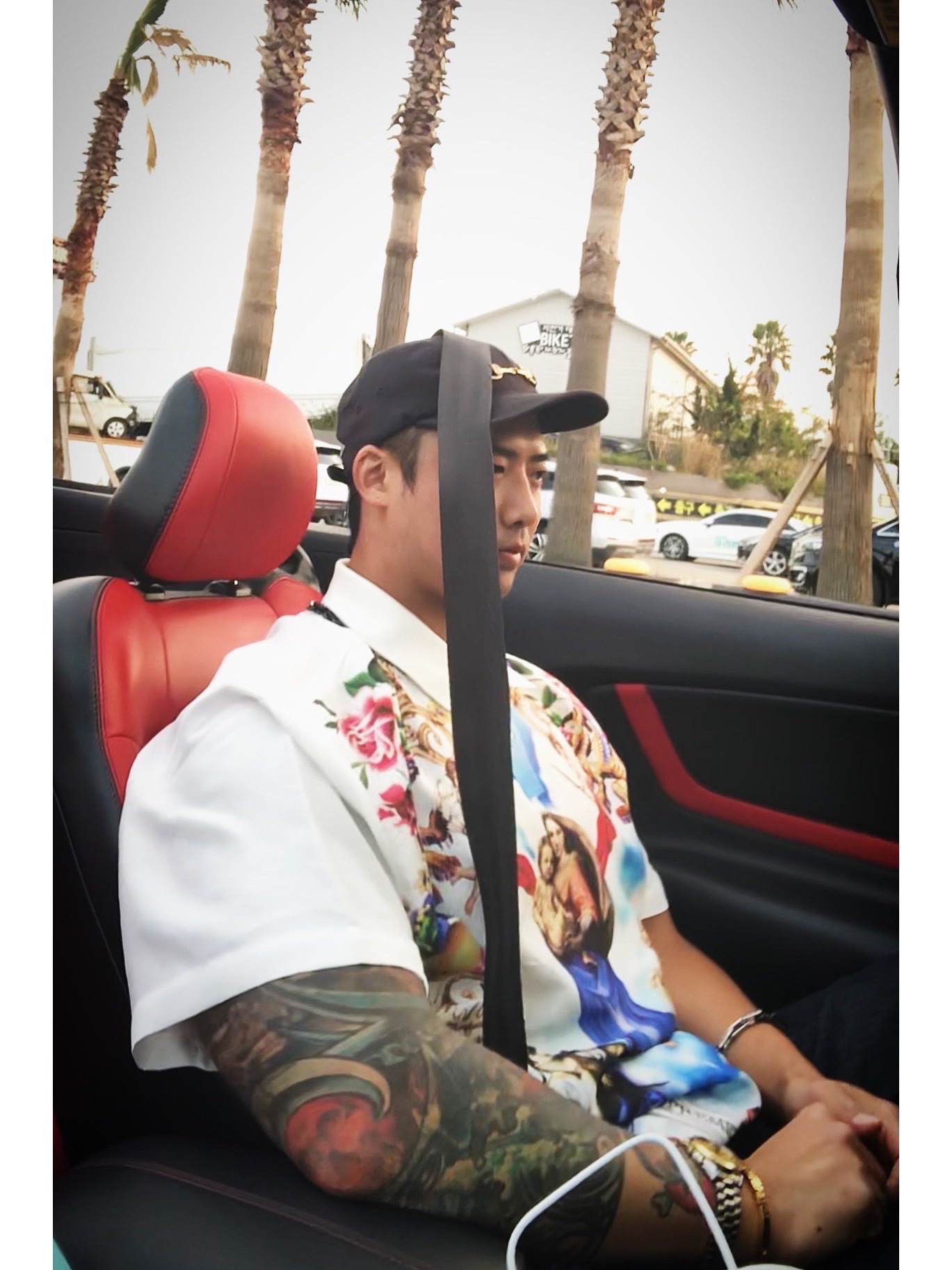 Supreme Heavenly Silk Polo White - 22FW, Louis Vuitton Monogram Chain Necklace Silver 착용 스타일 - 2