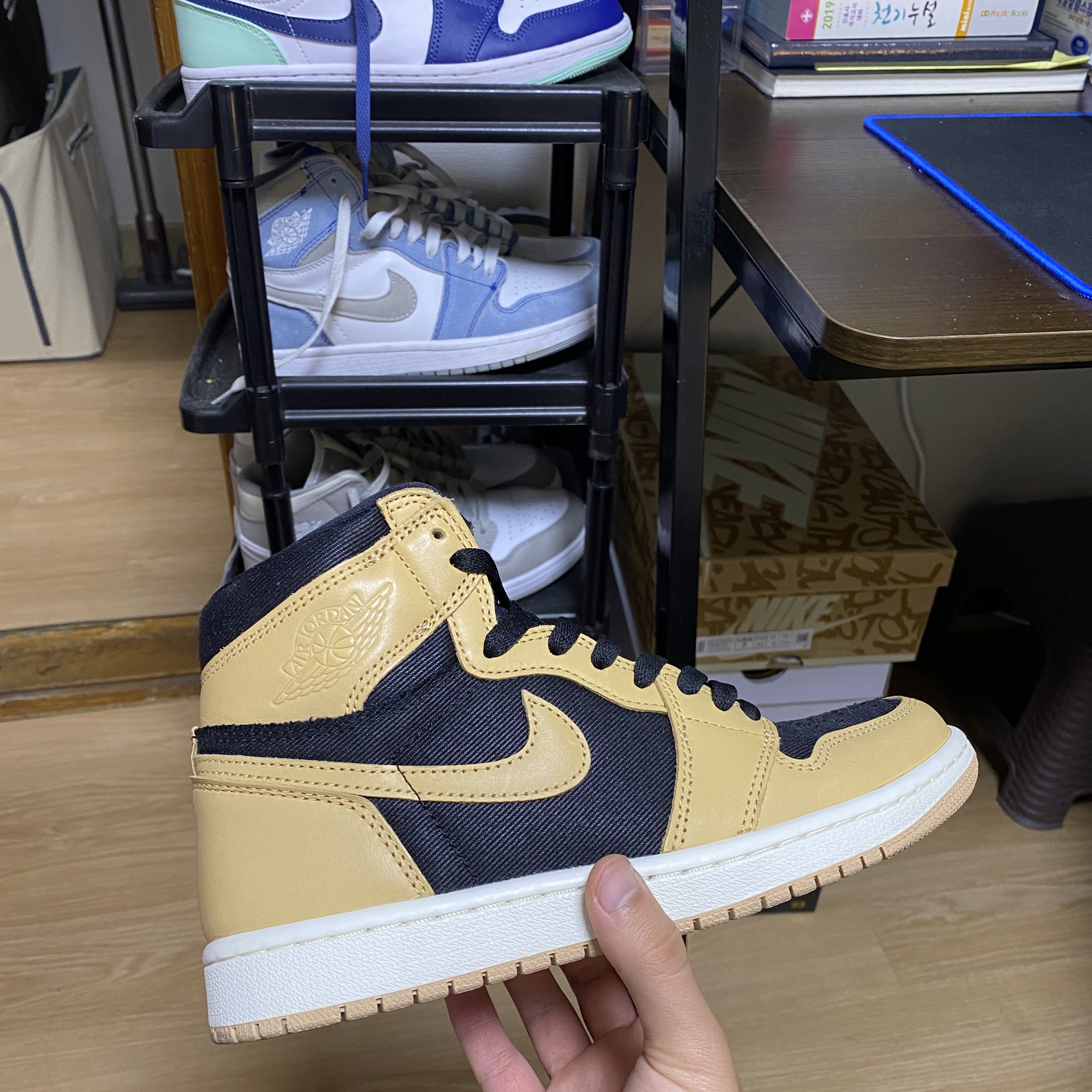 Jordan 1 Retro High OG Vachetta Tan, Jordan 1 Mid College Grey 착용 스타일