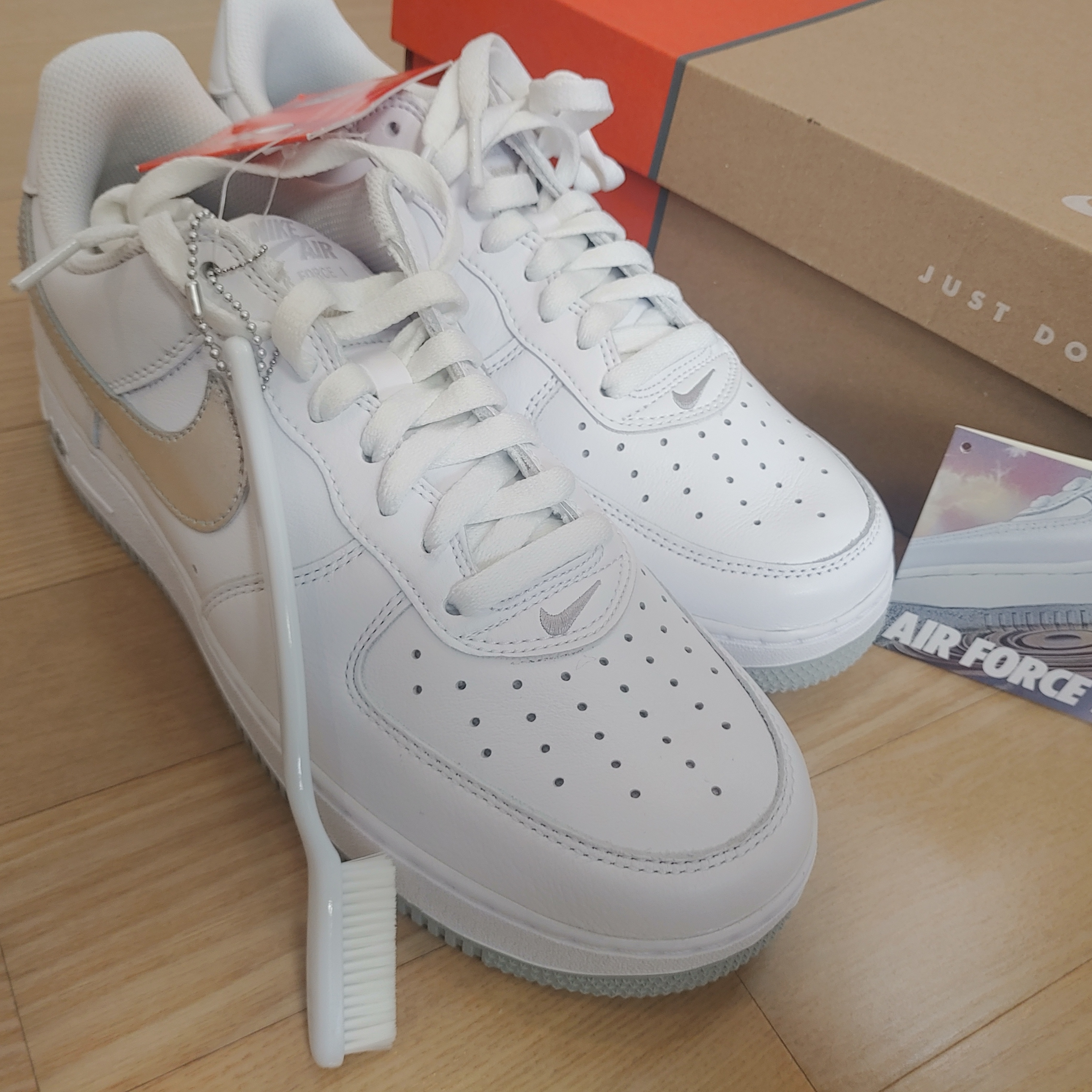 Nike Air Force 1 Low Retro Color of the Month White Metallic Silver 착용 스타일 - 2