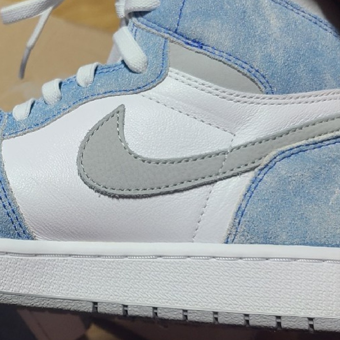 Jordan 1 Retro High OG Hyper Royal 착용 스타일