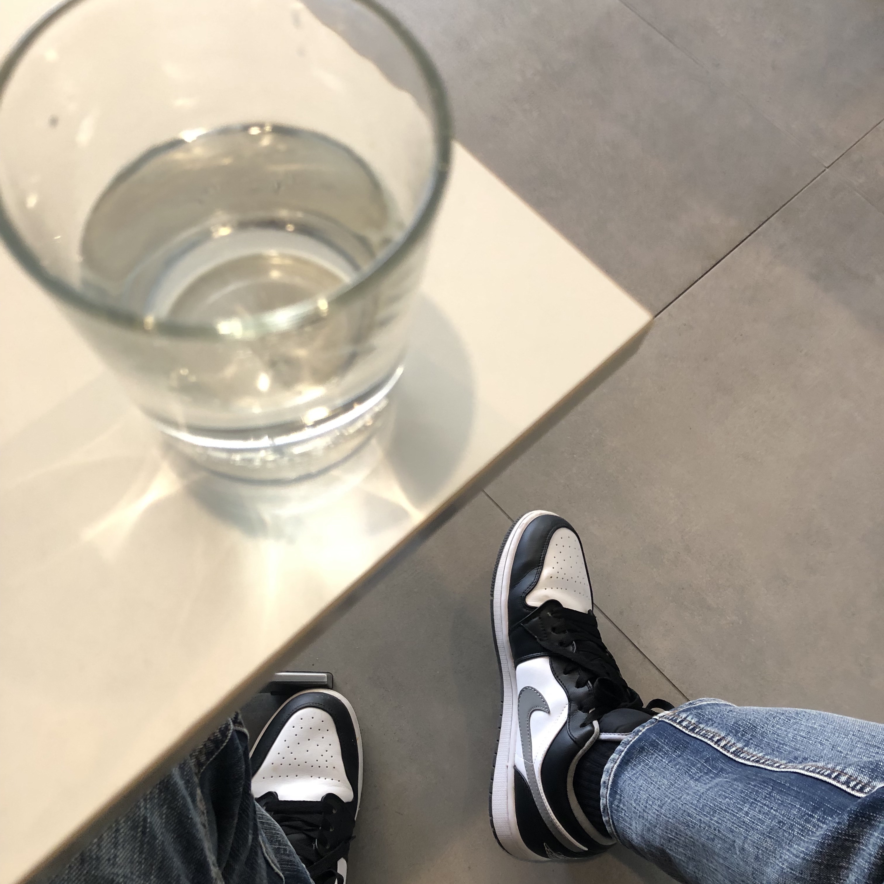 Jordan 1 Low Black Particle Grey 착용 스타일