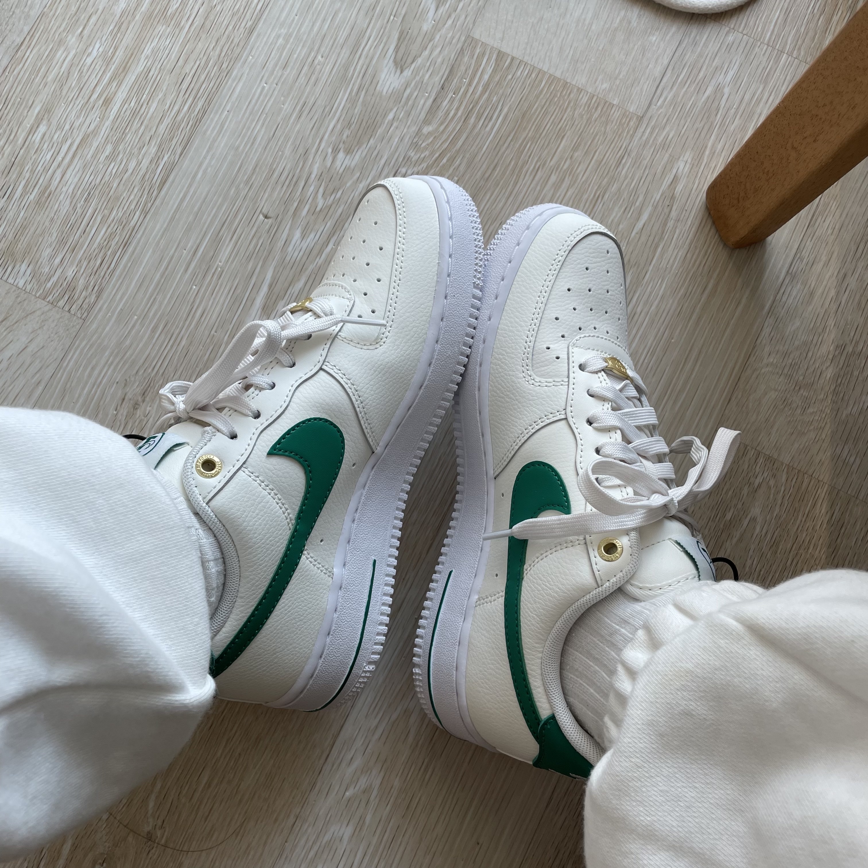 (W) Nike Air Force 1 '07 SE 40th Anniversary Join Forces Sail Malachite 착용 스타일 - 1