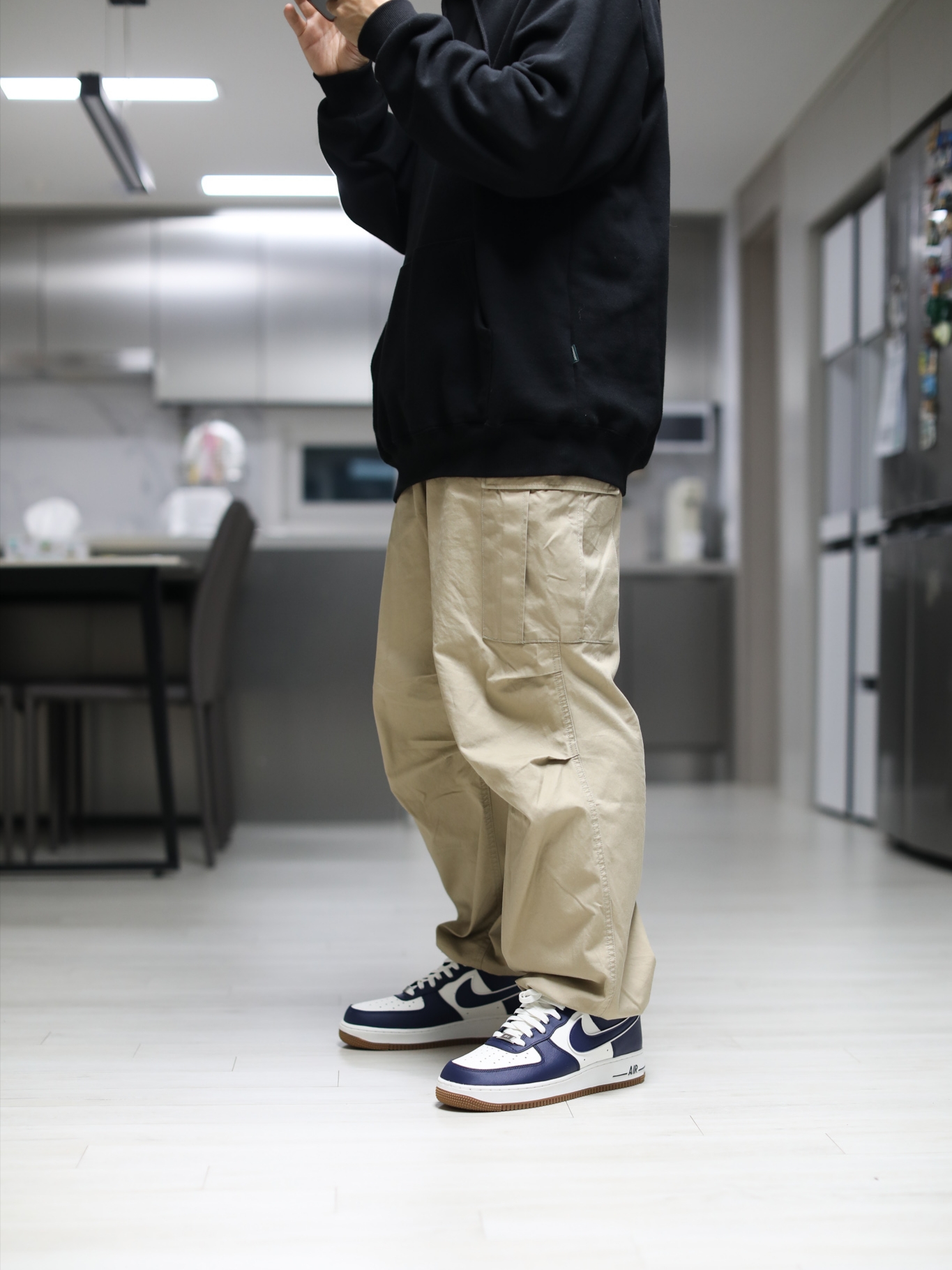 Nike Air Force 1 '07 LV8 Midnight Navy 착용 스타일
