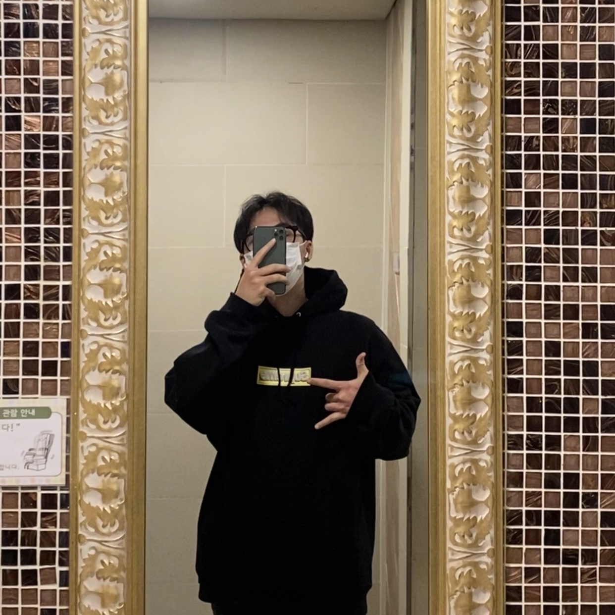 Supreme Bling Box Logo Hooded Sweatshirt Black - 22SS, Essentials 1977 Relaxed Sweatpants Iron - 22SS 착용 스타일