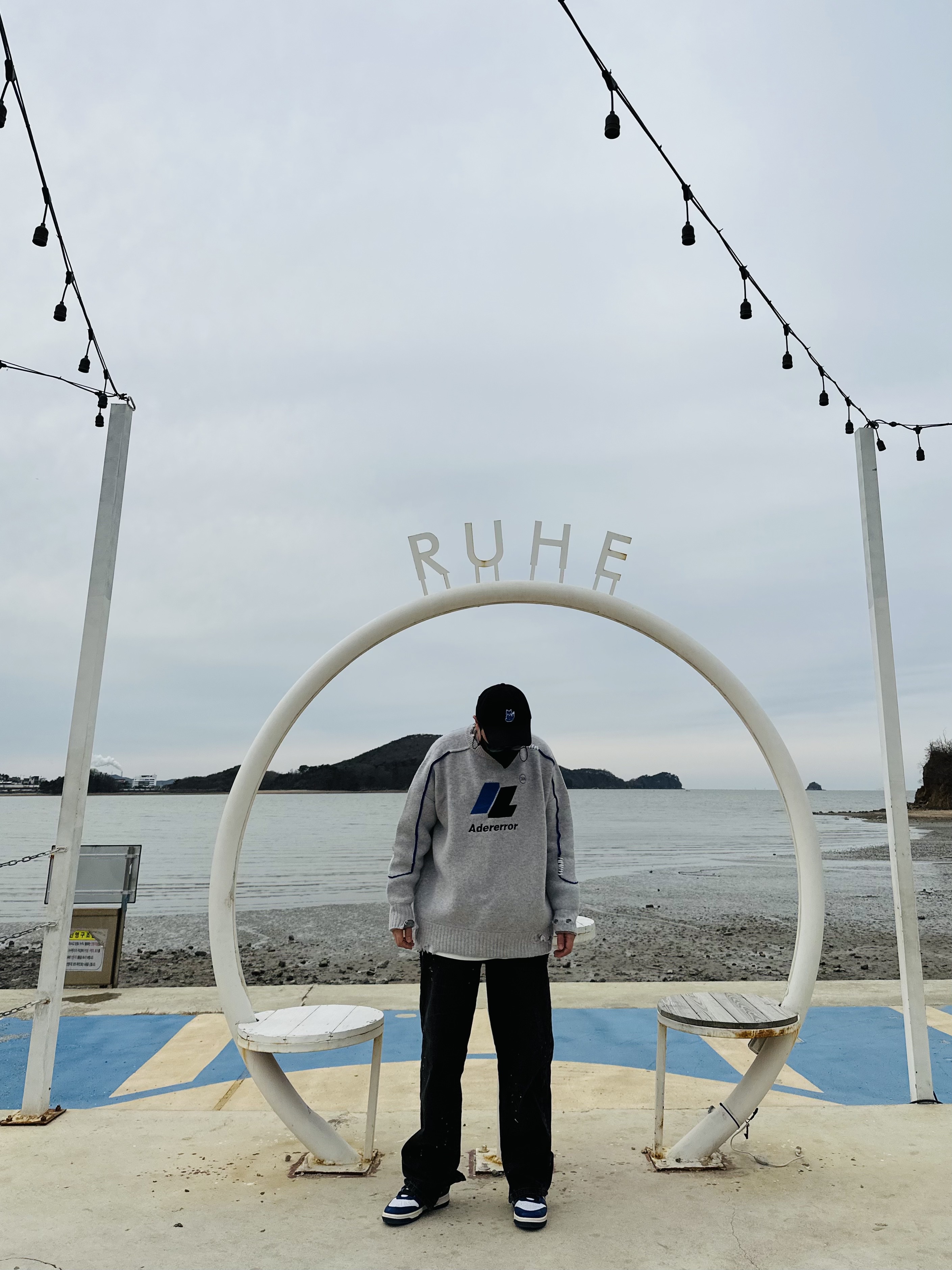 Maison Kitsune x Ader Error Meditation Fox Cap Black, Zara x Ader Error Oversize Sweater Grey 착용 스타일 - 2