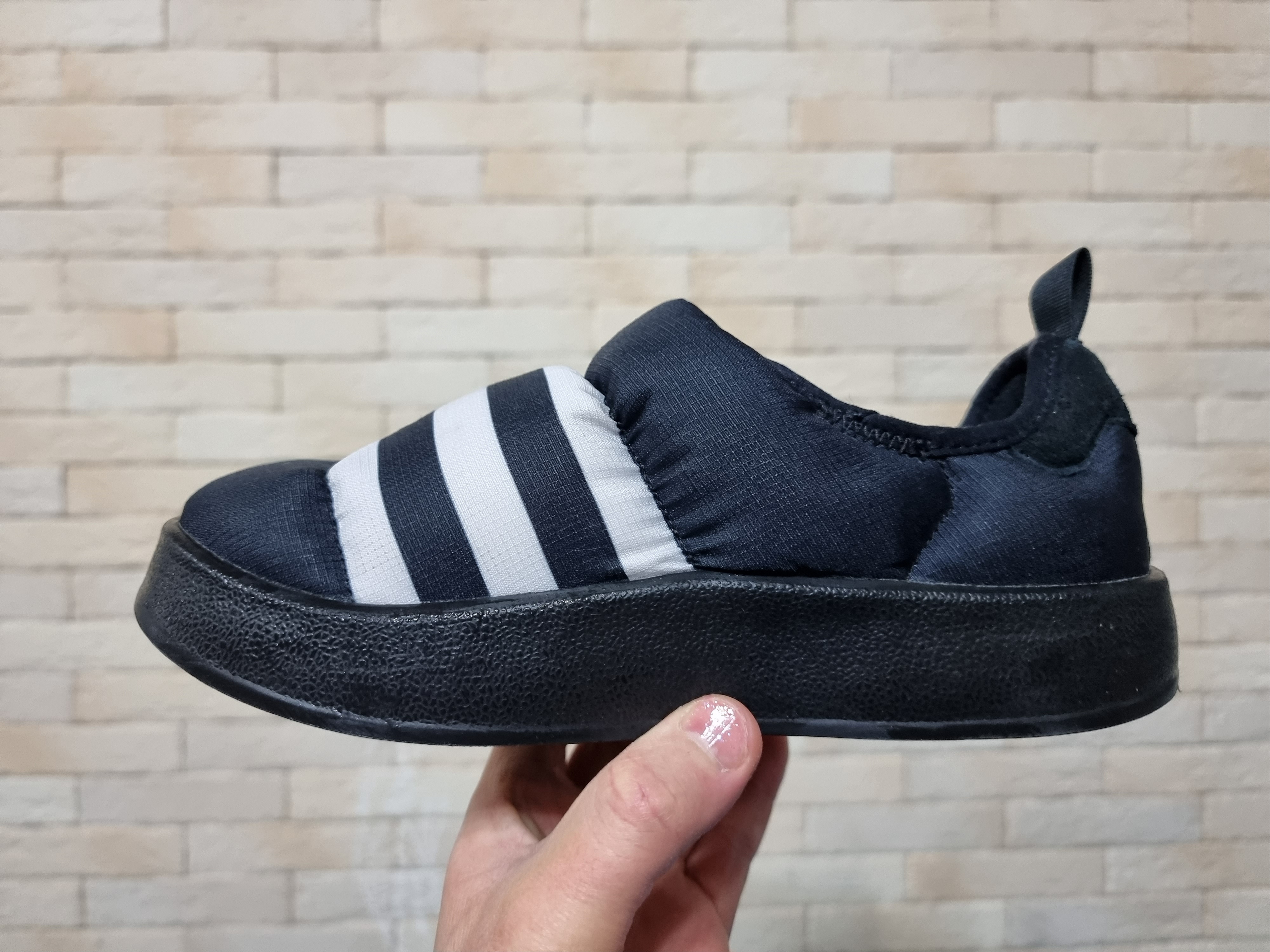 Adidas Puffylette Core Black 착용 스타일 - 3