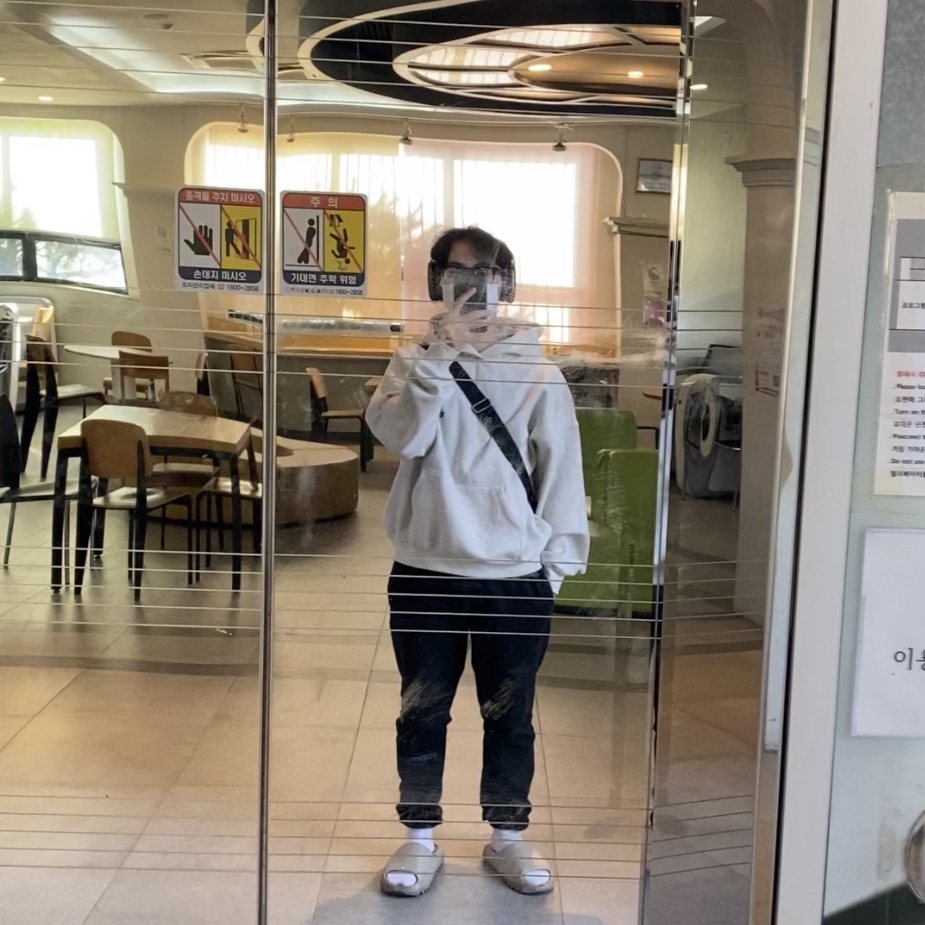 Essentials The Core Collection Hoodie Light Oatmeal, Essentials The Core Collection Sweatpants Black 착용 스타일