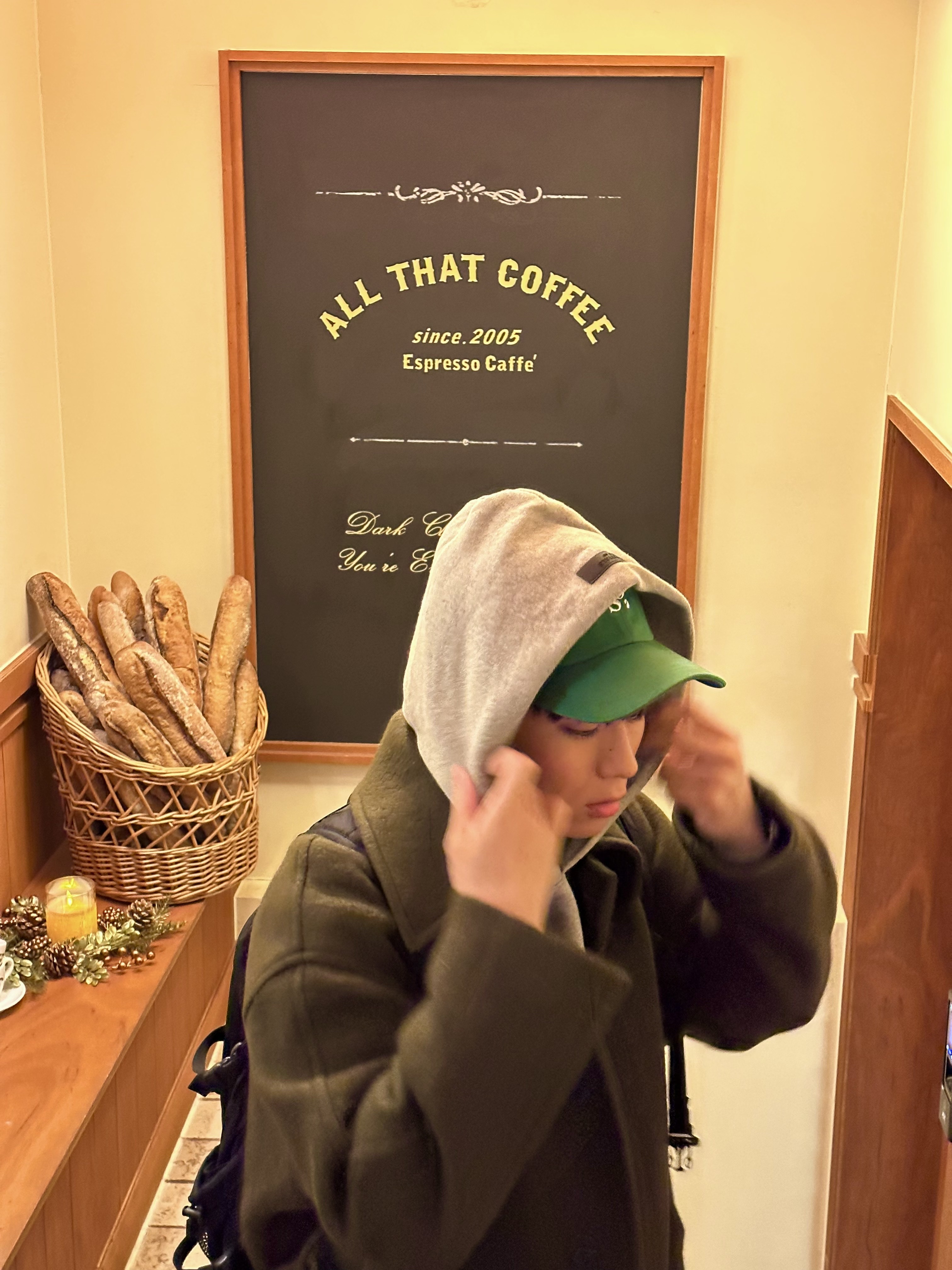 NOS7 Signature Symbol Ball Cap Green, Essentials The Core Collection Hoodie Dark Oatmeal 착용 스타일 - 3