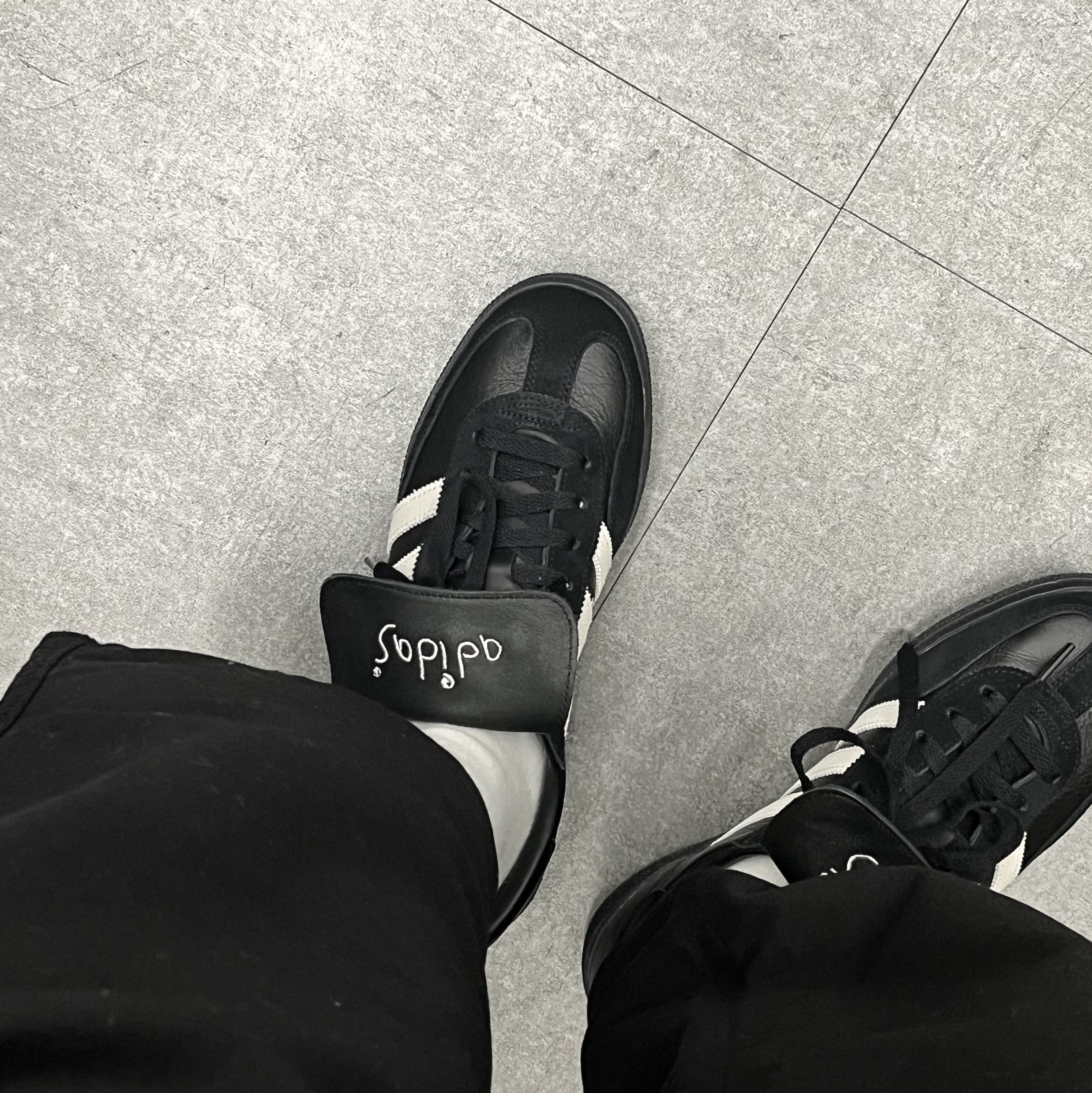 Adidas Spezial Handball Core Black Cloud White 착용 스타일