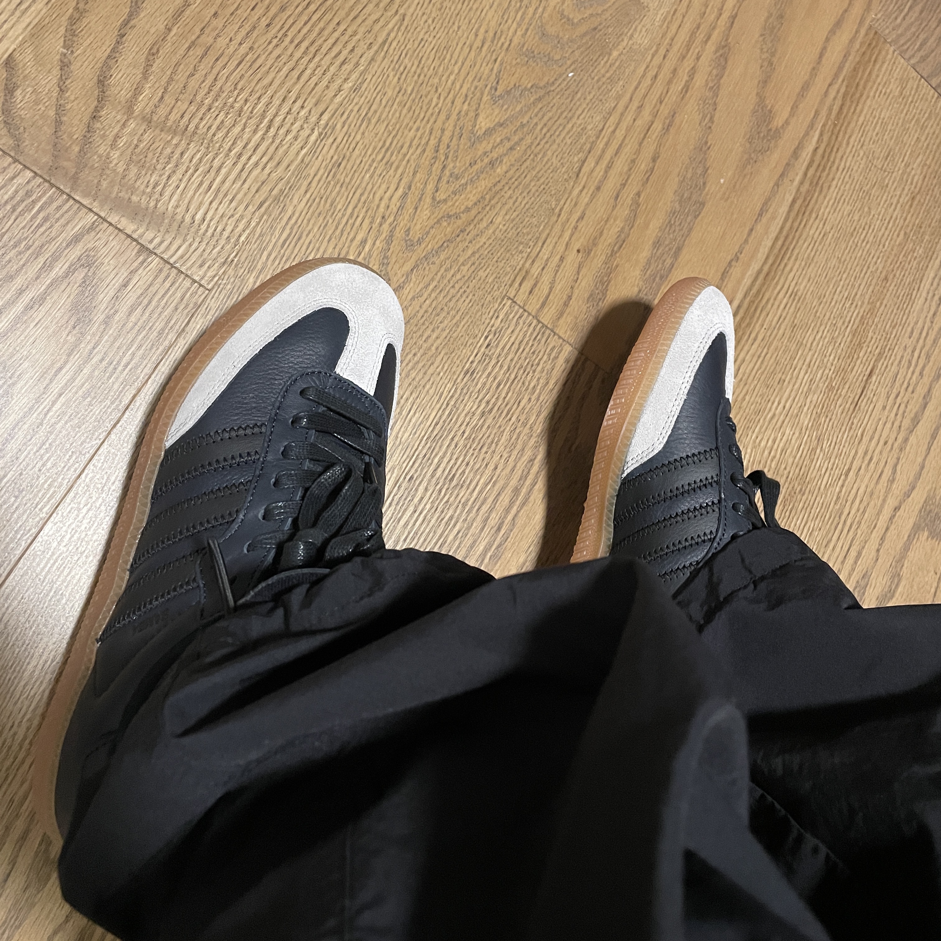 Adidas x Pharrell Williams Humanrace Samba Night Grey Core Black 착용 스타일 - 4