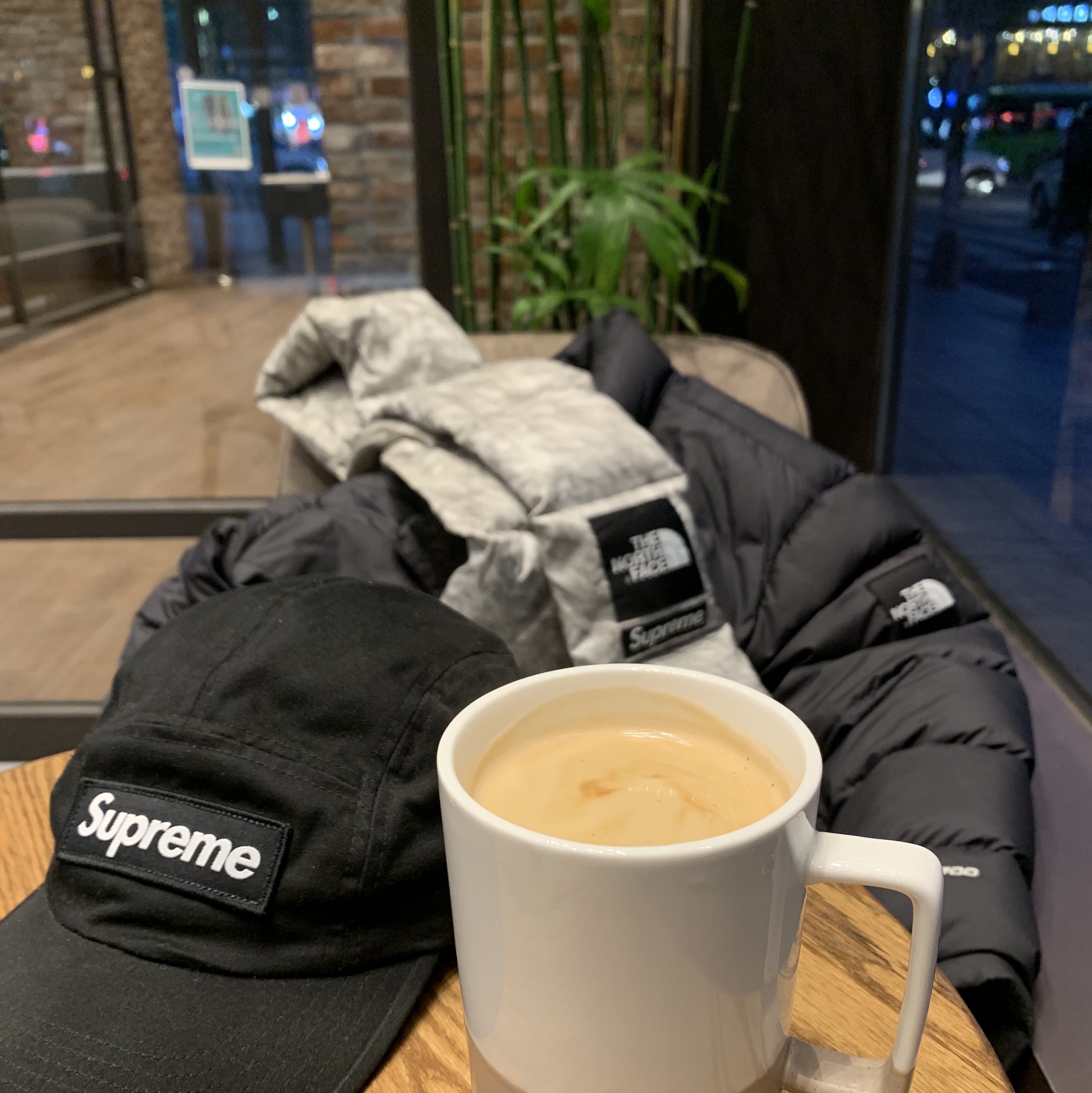 Supreme Military Camp Cap Black - 22SS, Supreme x The North Face Paper Print 700-Fill Down Scarf 착용 스타일