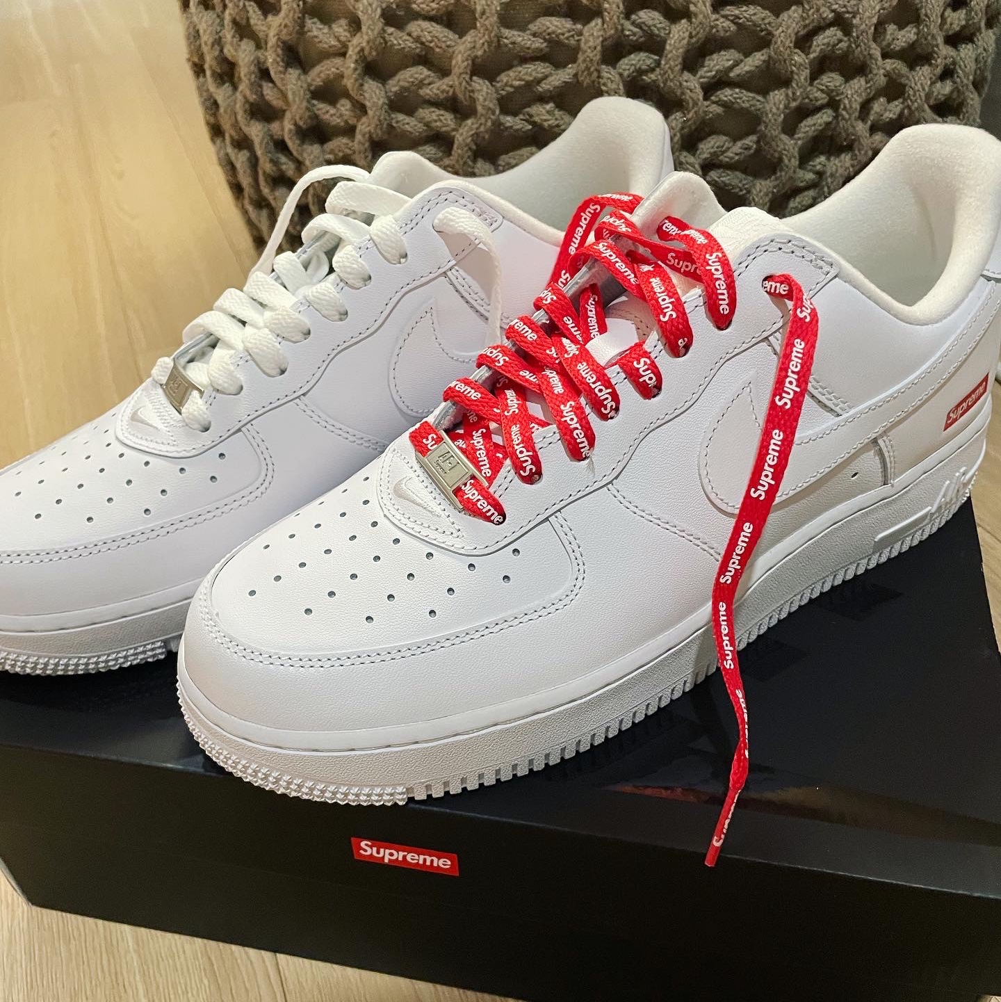 Nike x Supreme Air Force 1 Low White 착용 스타일