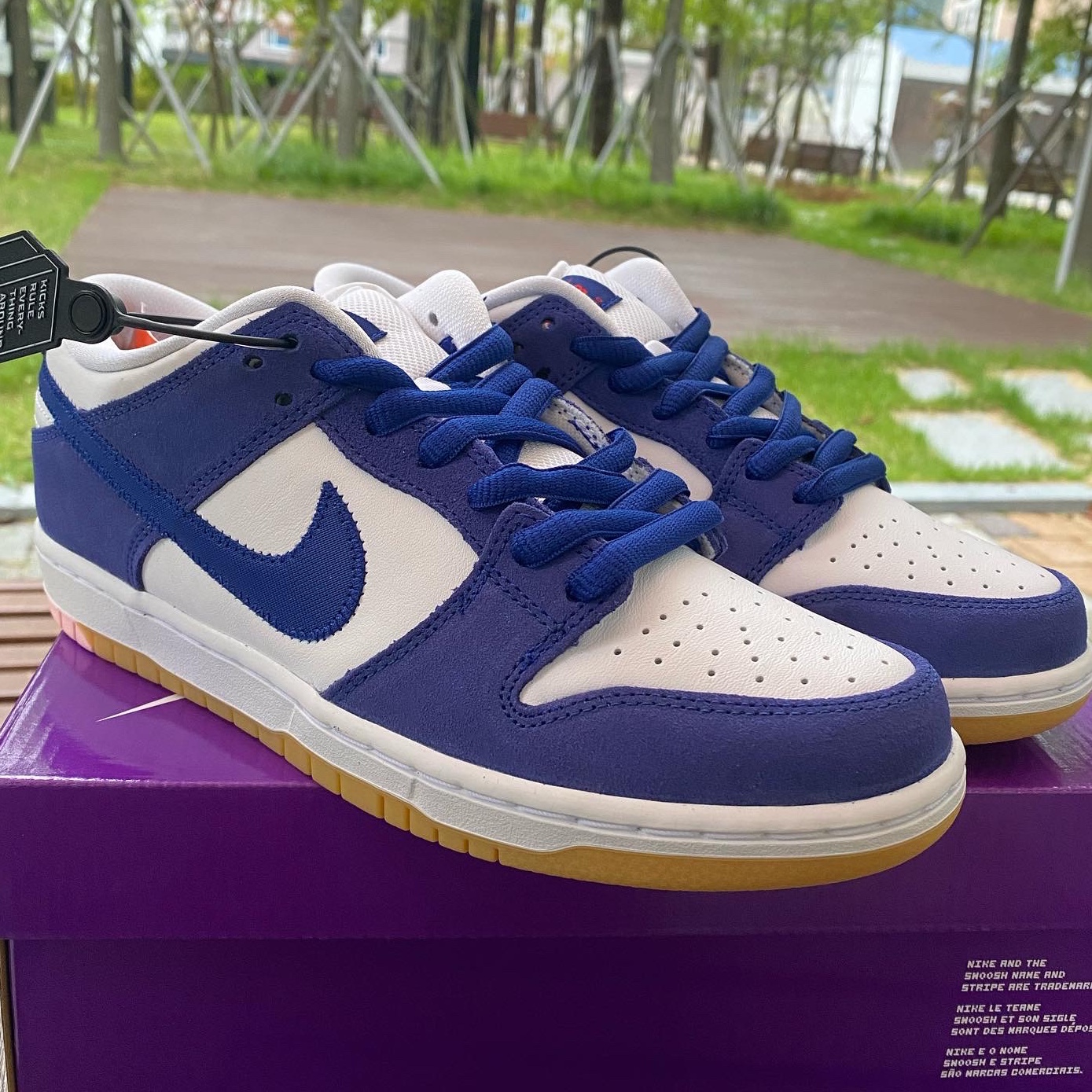 Nike SB Dunk Low Pro Premium Deep Royal Blue 착용 스타일 - 4