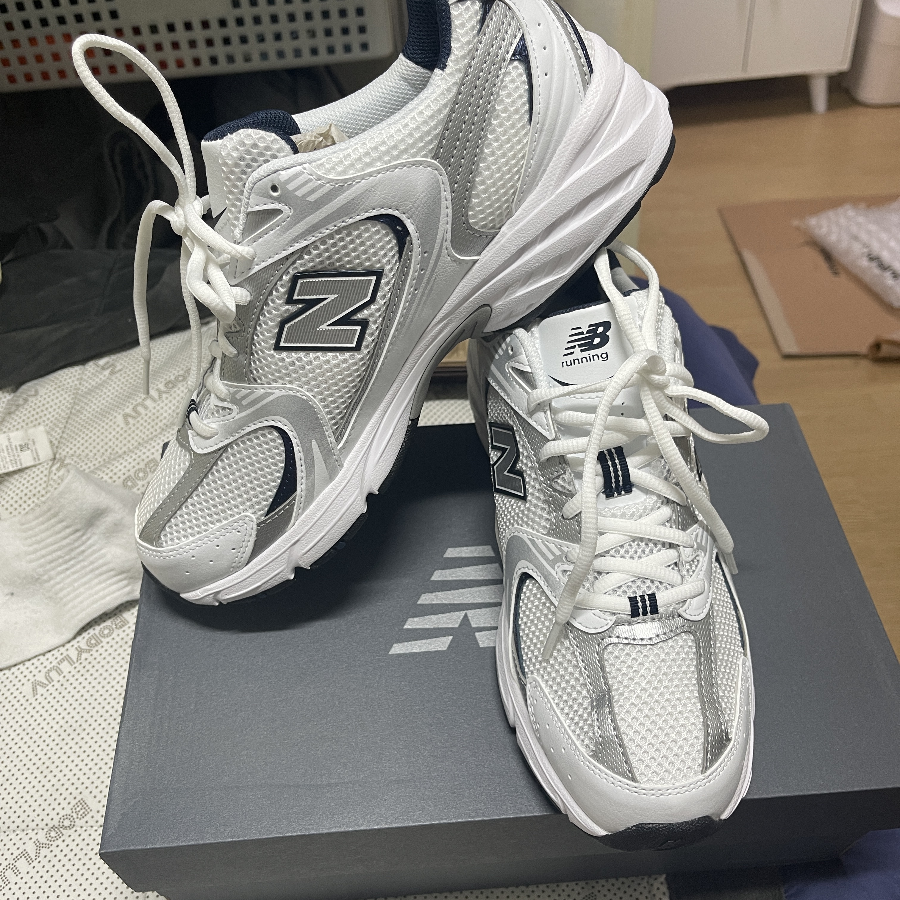 New Balance 530 White 착용 스타일 - 2