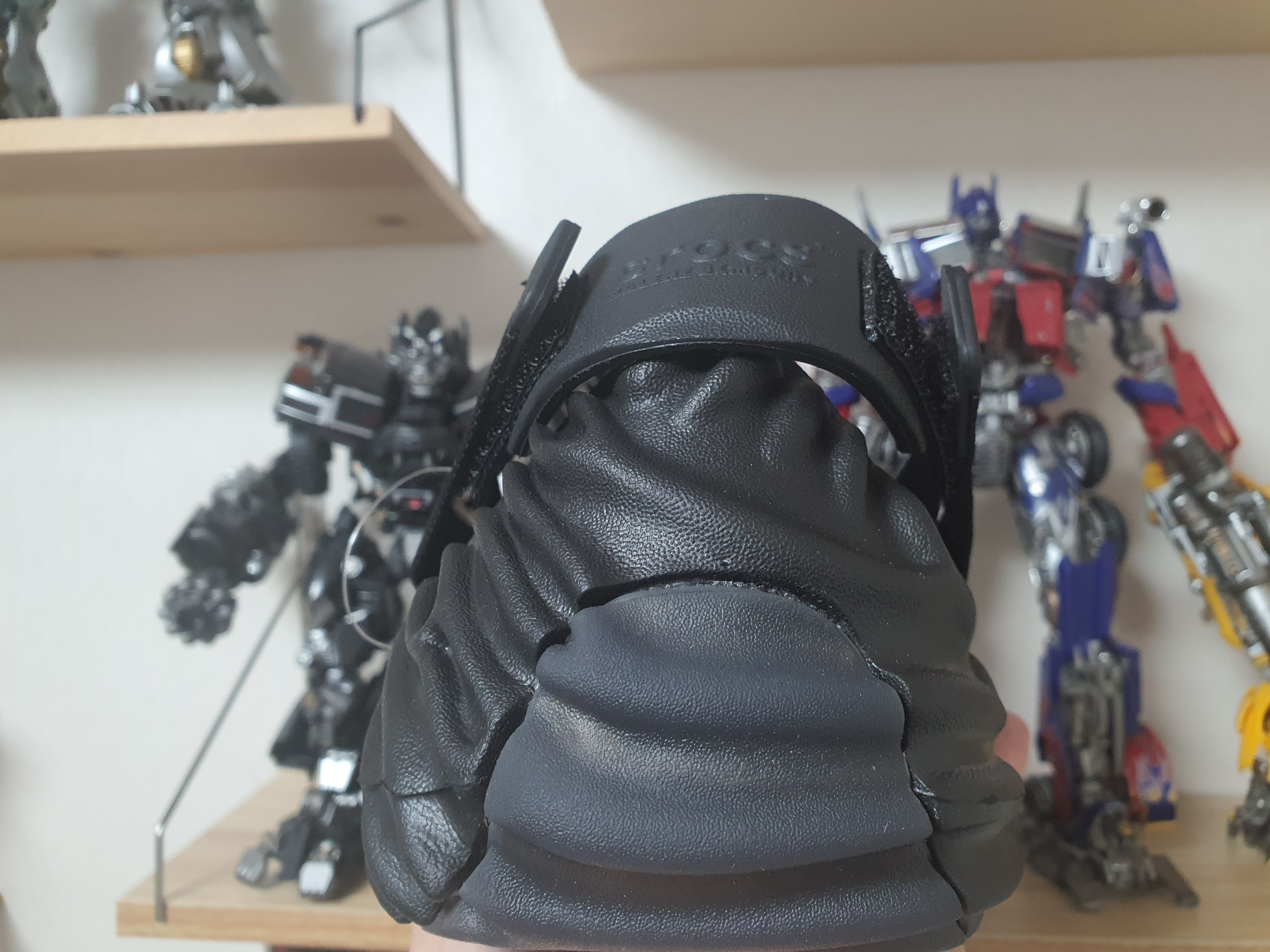 Crocs x Salehe Bembury Pollex Clog Sasquatch 착용 스타일 - 2