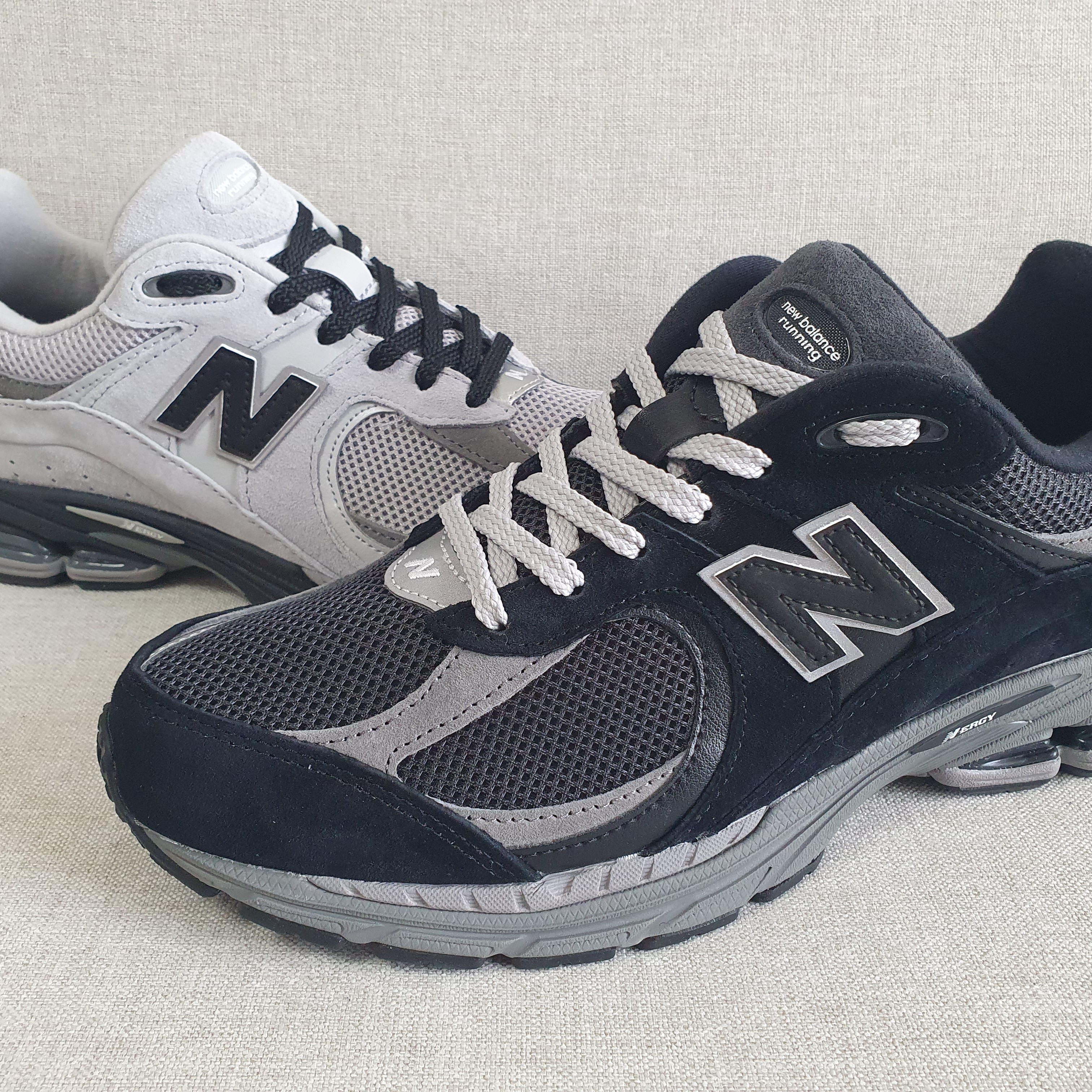 New Balance 2002R Grey Black - JD Sports Exclusive, New Balance 2002R Black Dark Grey - JD Sports Exclusive 착용 스타일 - 4