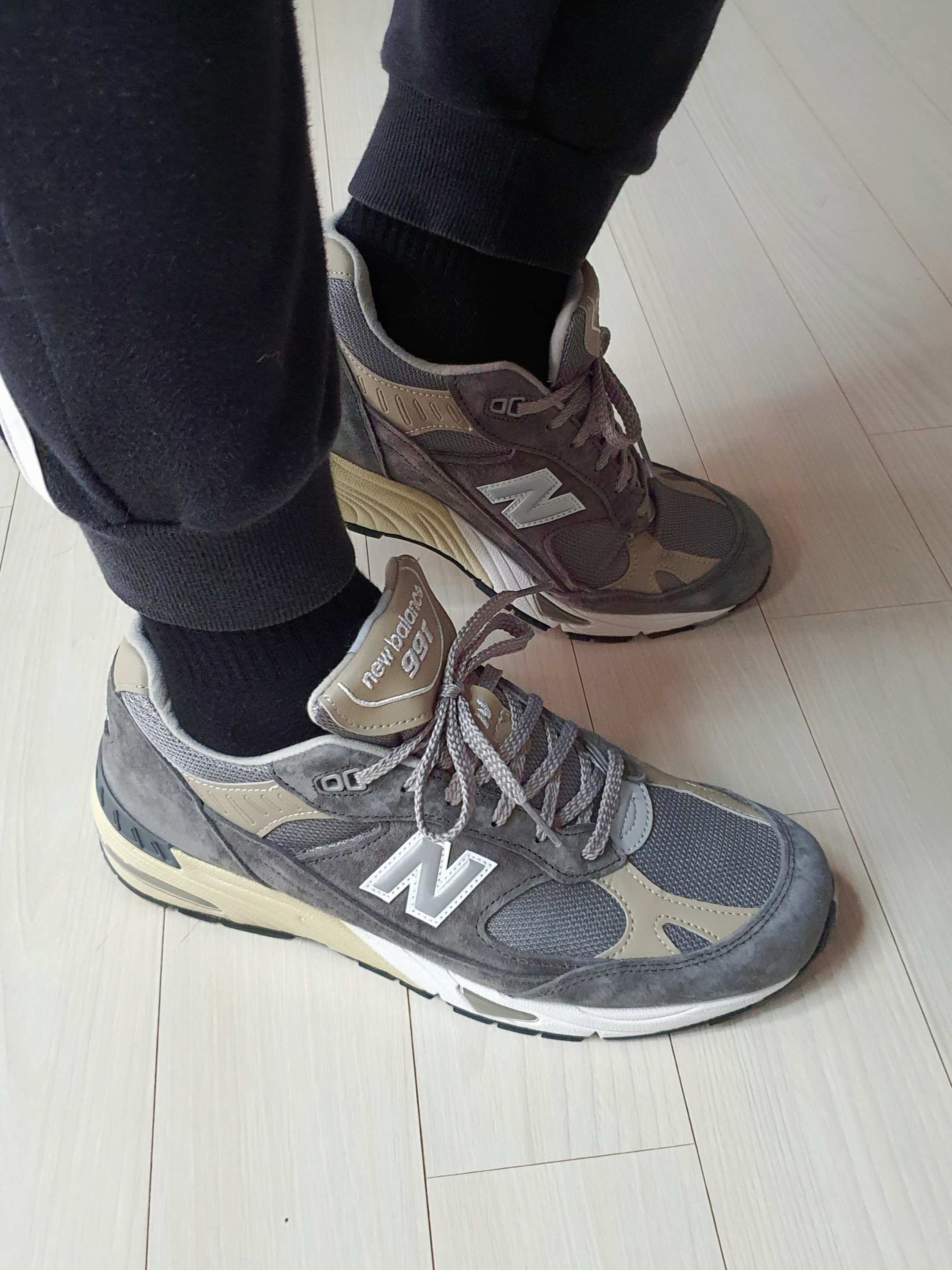 New Balance 991 Made in UK 40th Anniversary Grey 착용 스타일 - 1