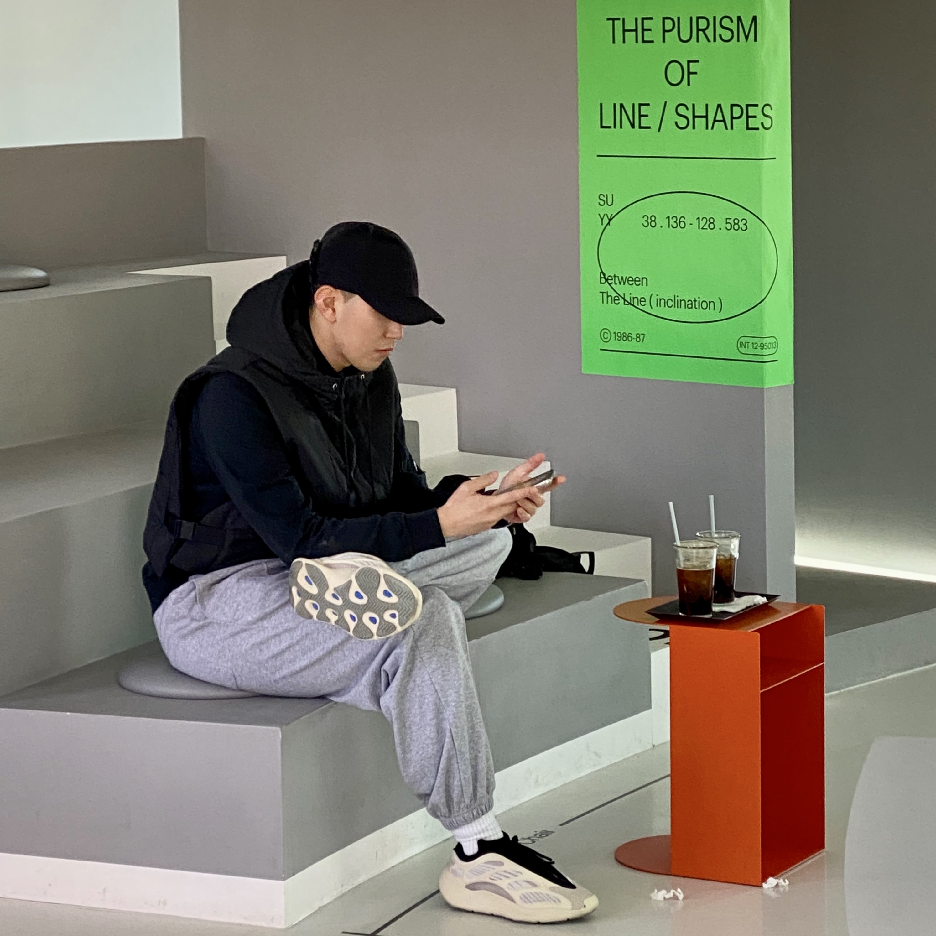 Adidas Yeezy 700 V3 Azael 2022/2023, C.P. Company Gabardine Goggle Cap Black - 22SS 착용 스타일 - 1