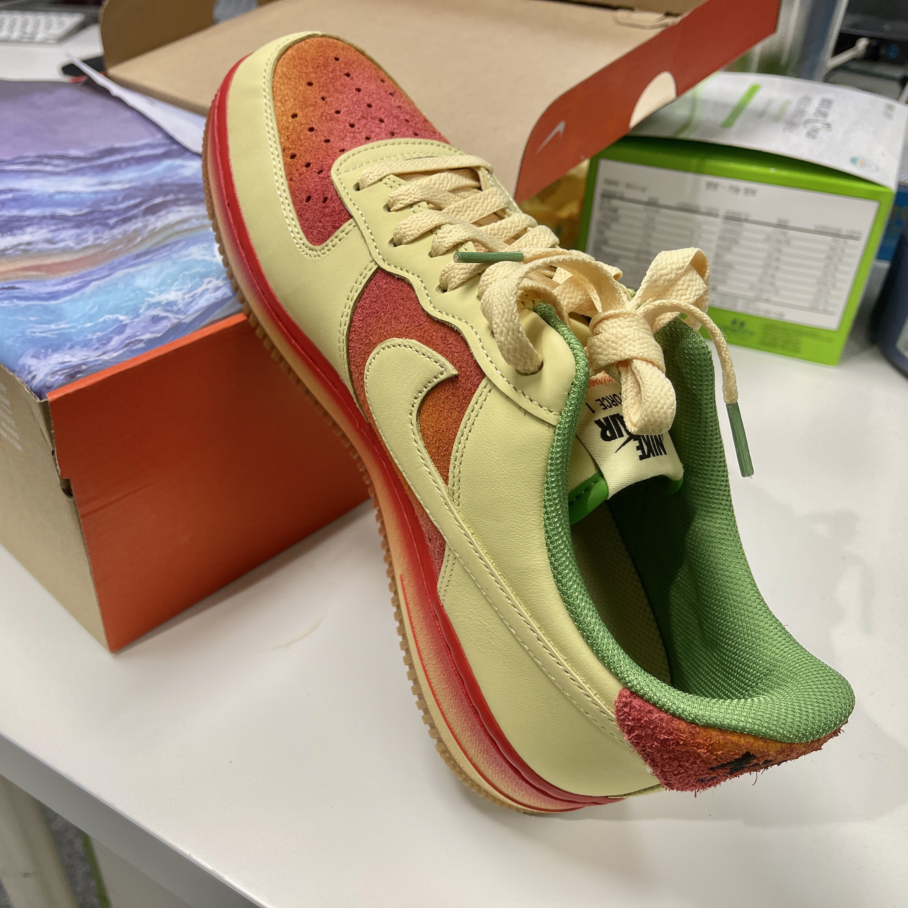 Nike Air Force 1 '07 Lemon Wash University Red 착용 스타일 - 3