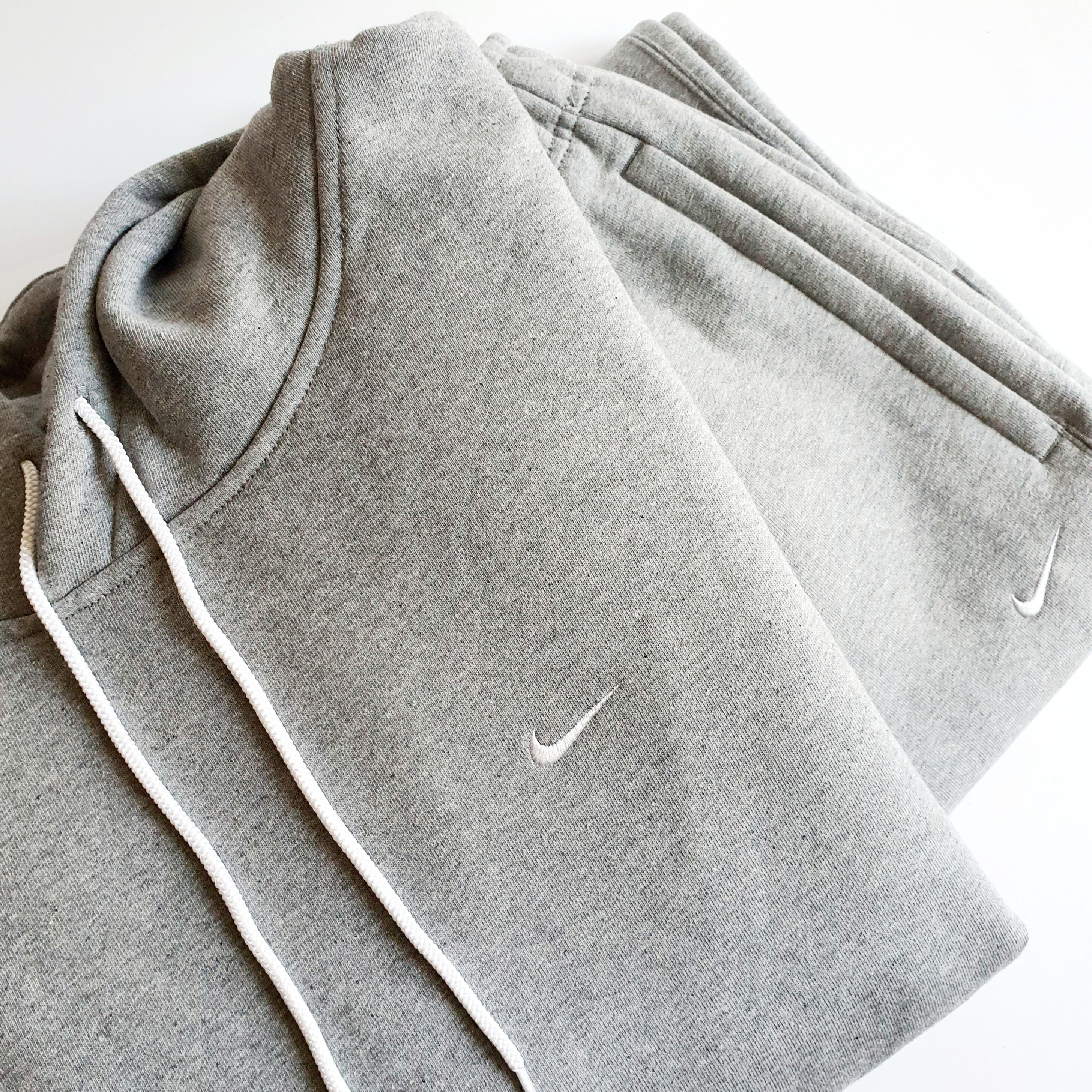 Nike NRG Solo Swoosh Fleece Hoodie Dark Grey Heather - US/EU, Nike NRG Solo Swoosh Fleece Pants Dark Grey Heather - US/EU 착용 스타일