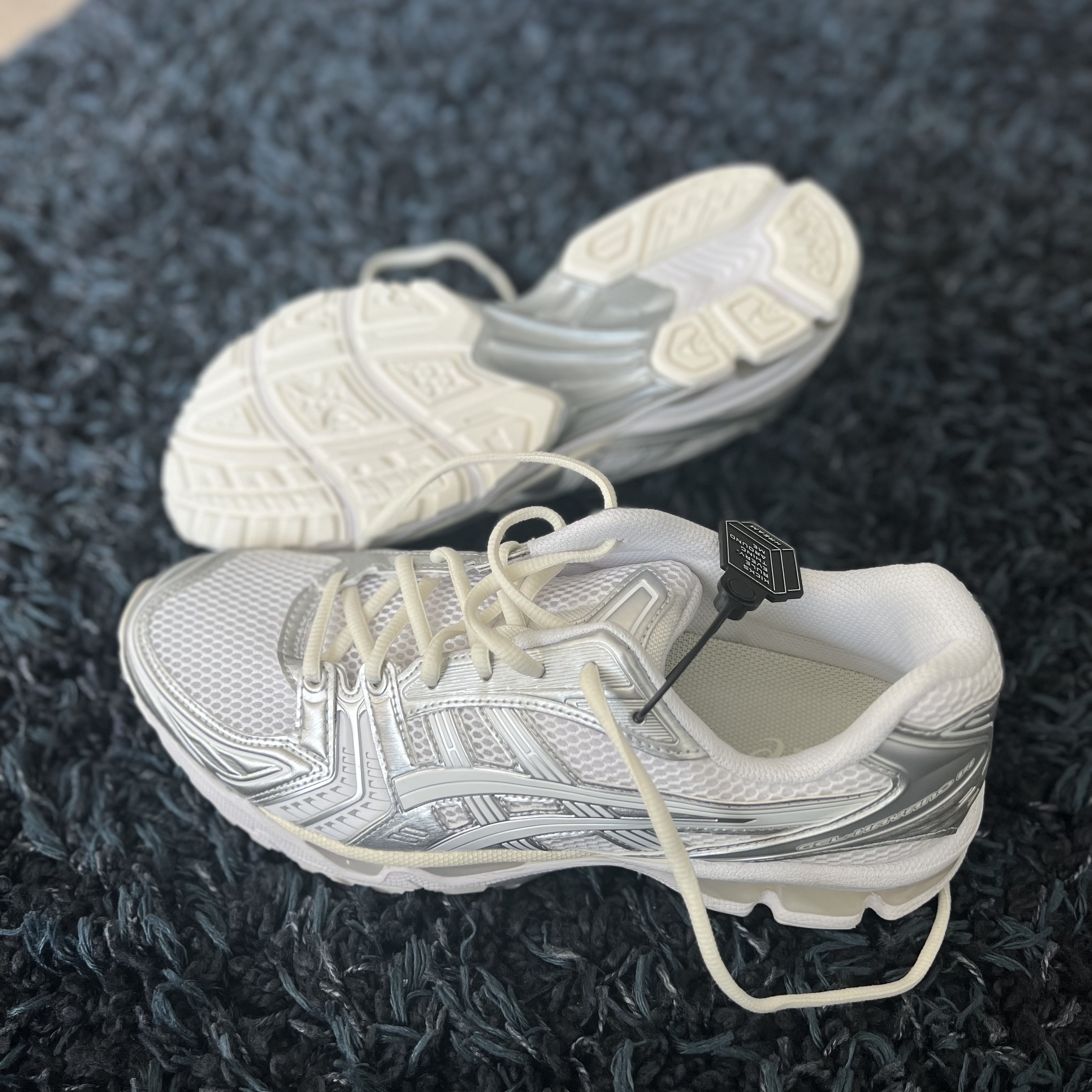 Asics x JJJJound Gel-Kayano 14 Silver White 착용 스타일 - 2