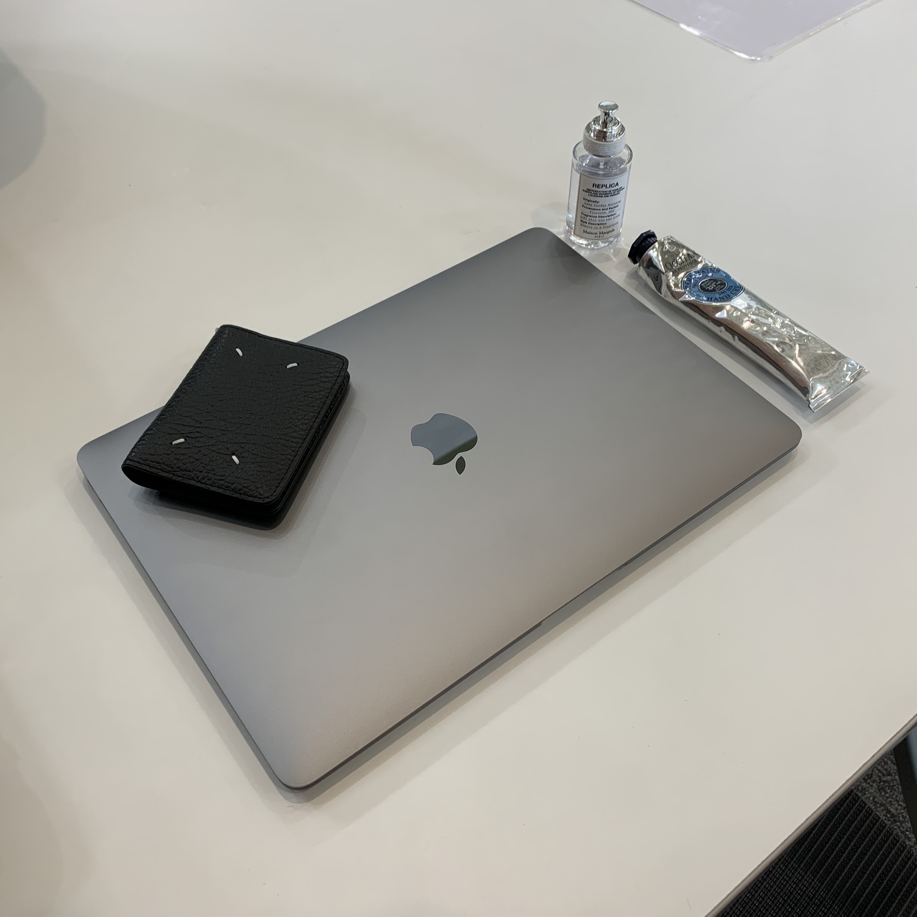 Maison Margiela Keyring Wallet Black, Apple 2020 MacBook Air 13 M1 512GB SSD / 8GB RAM Space Gray (Korean Ver.) 착용 스타일