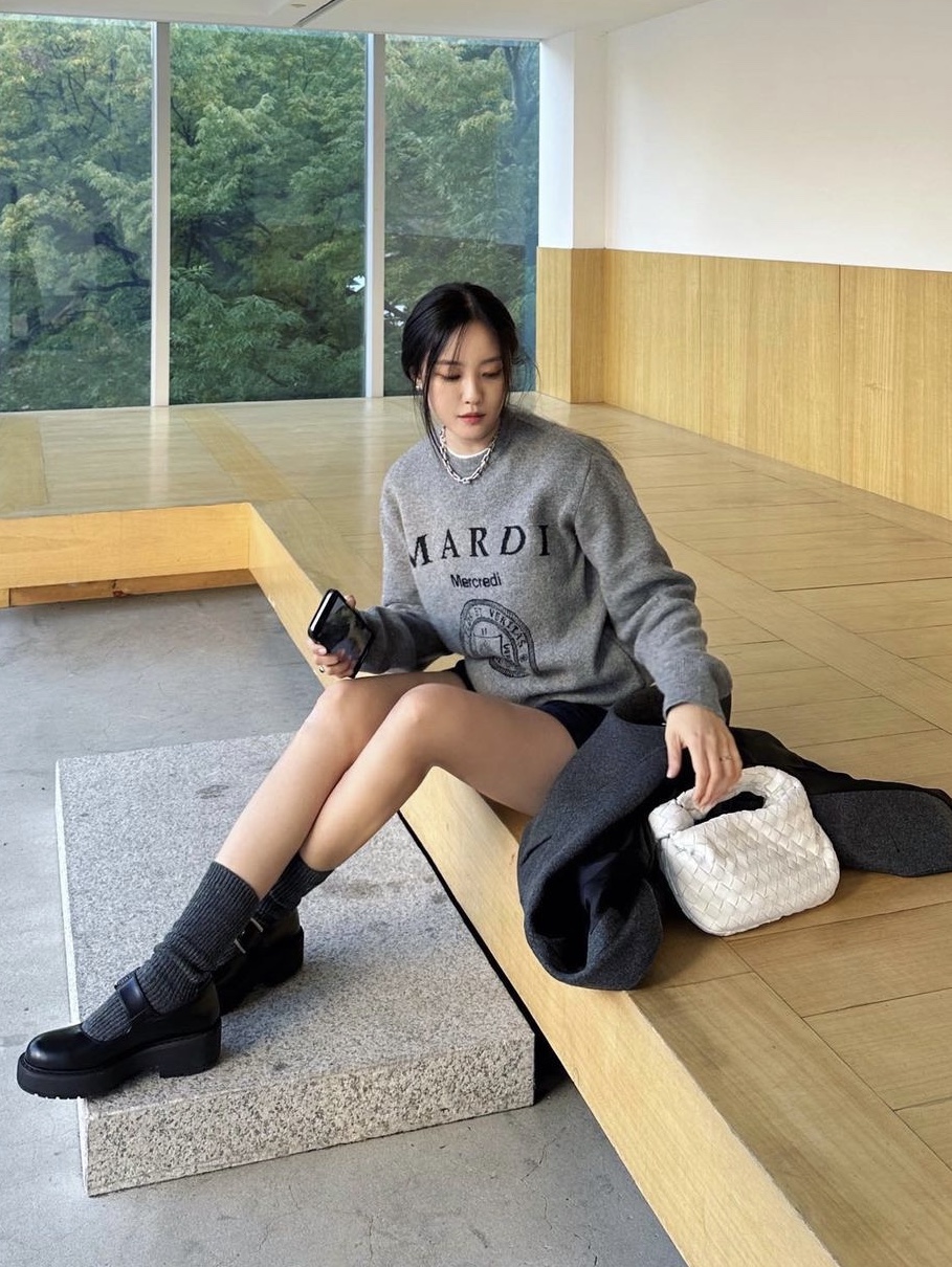 Bottega Veneta Mini Patent Leather Jodie White, Bottega Veneta Leather Jodie White 착용 스타일 - 1