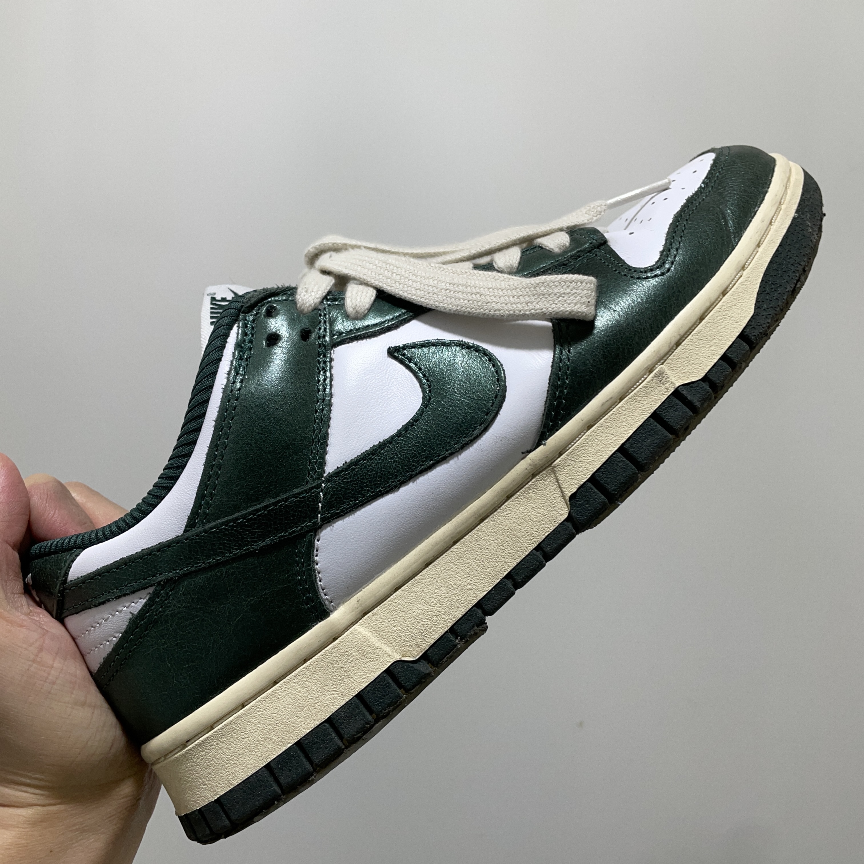 (W) Nike Dunk Low Vintage Green 착용 스타일