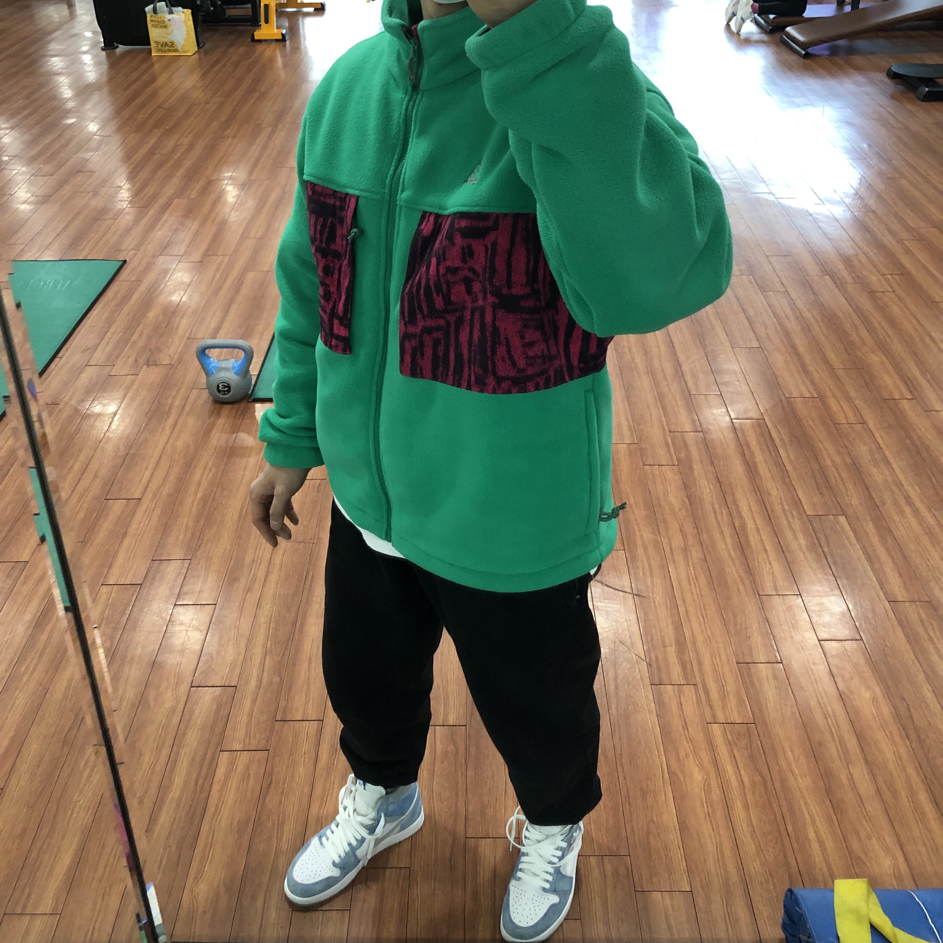 Jordan 1 Retro High OG Hyper Royal, Nike ACG Microfleece Jacket Lucid Green - US/EU 착용 스타일 - 1