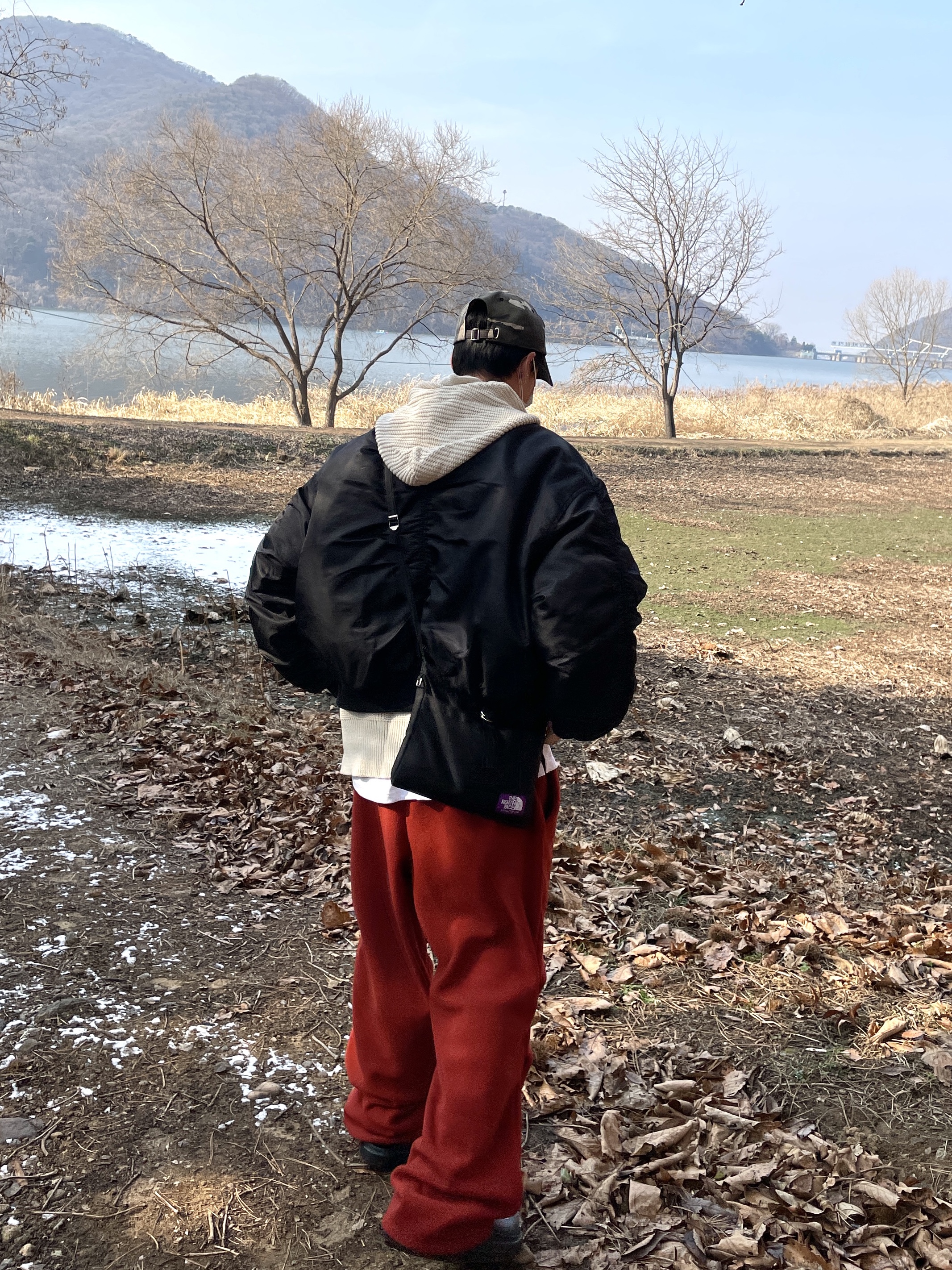 Oofos x Takahiromiyashita The Soloist The Soloist's Way Of Life Clog Black White 착용 스타일 - 2