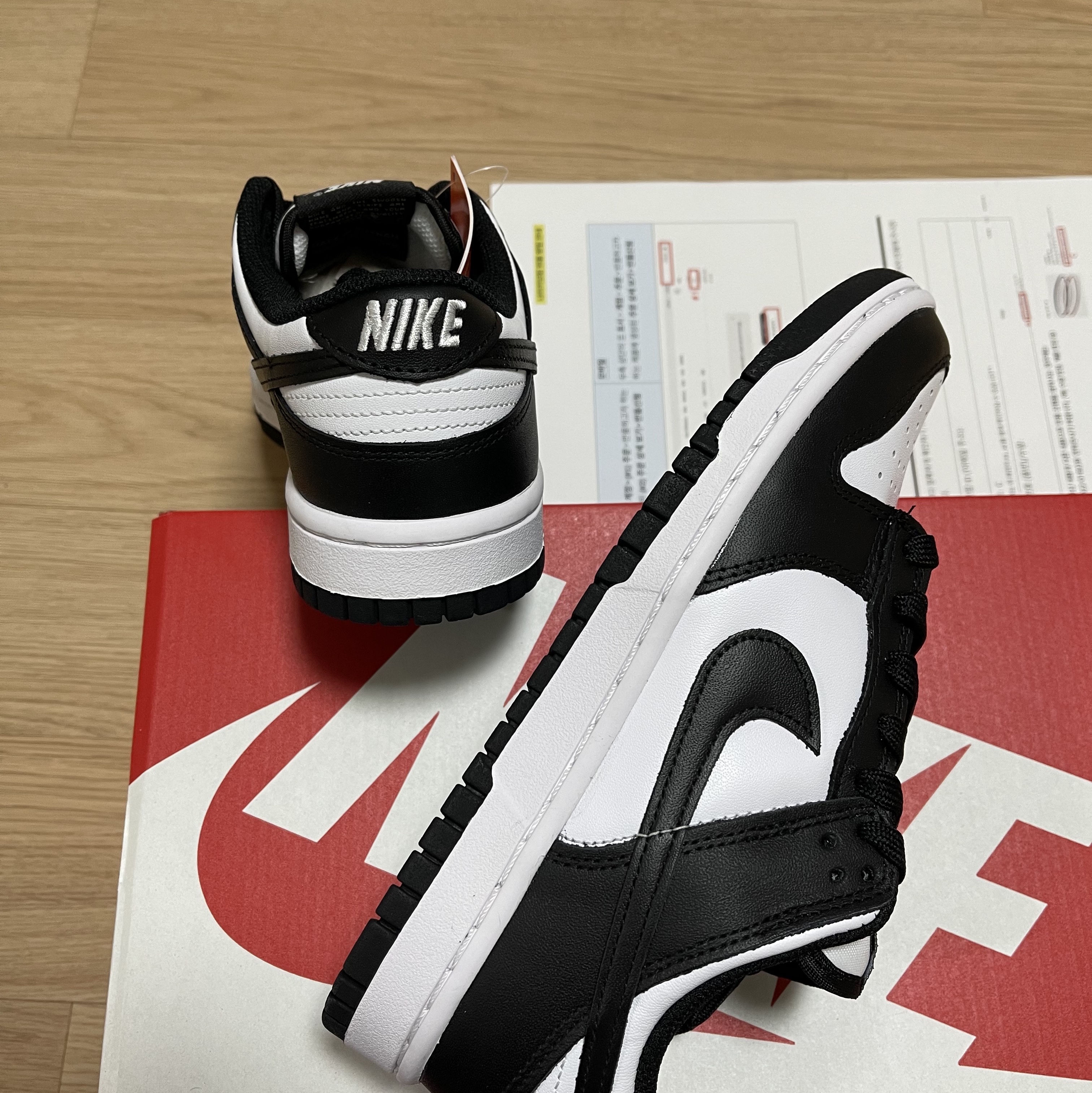 (W) Nike Dunk Low Black 착용 스타일 - 2