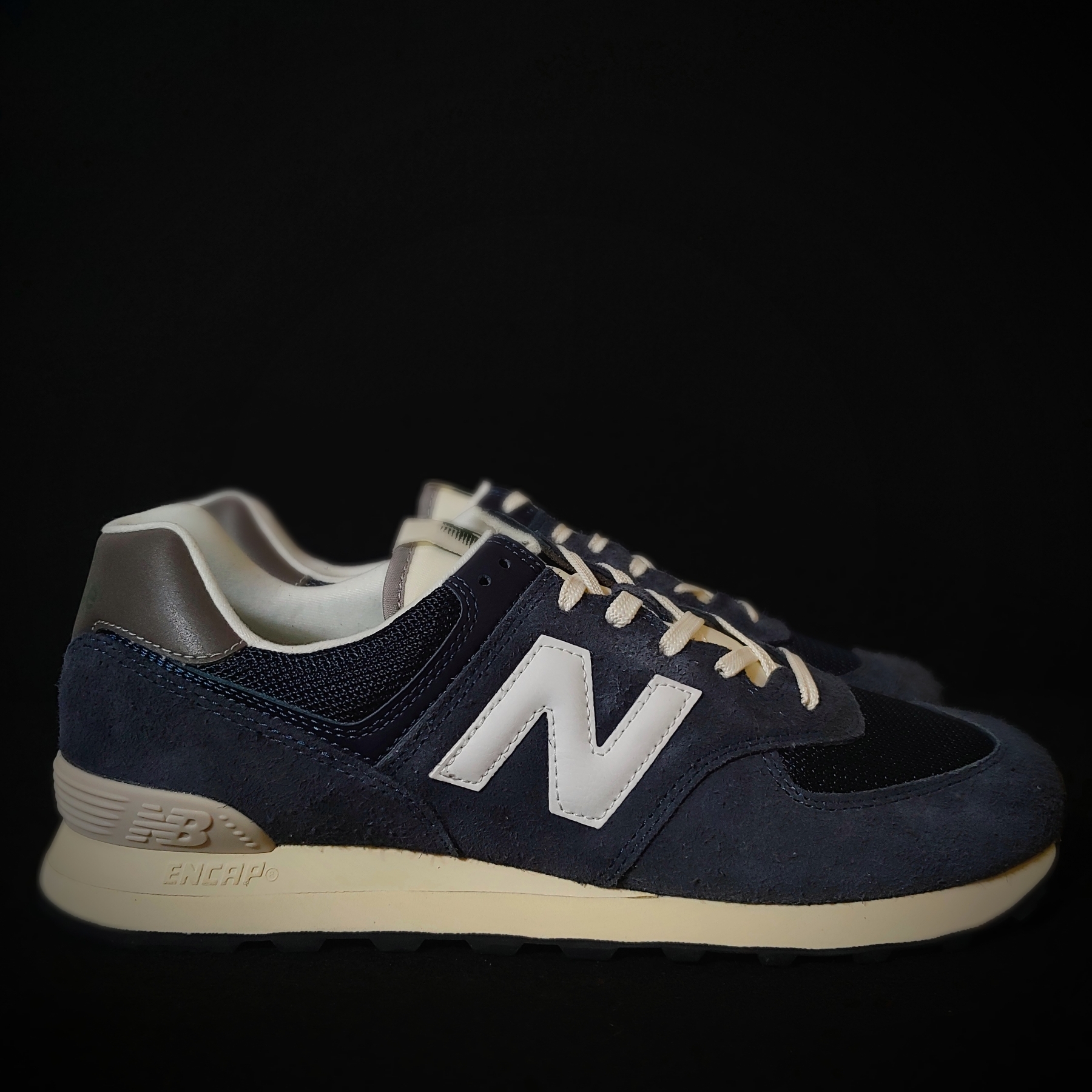 New Balance 574 Heritage Navy 착용 스타일 - 4