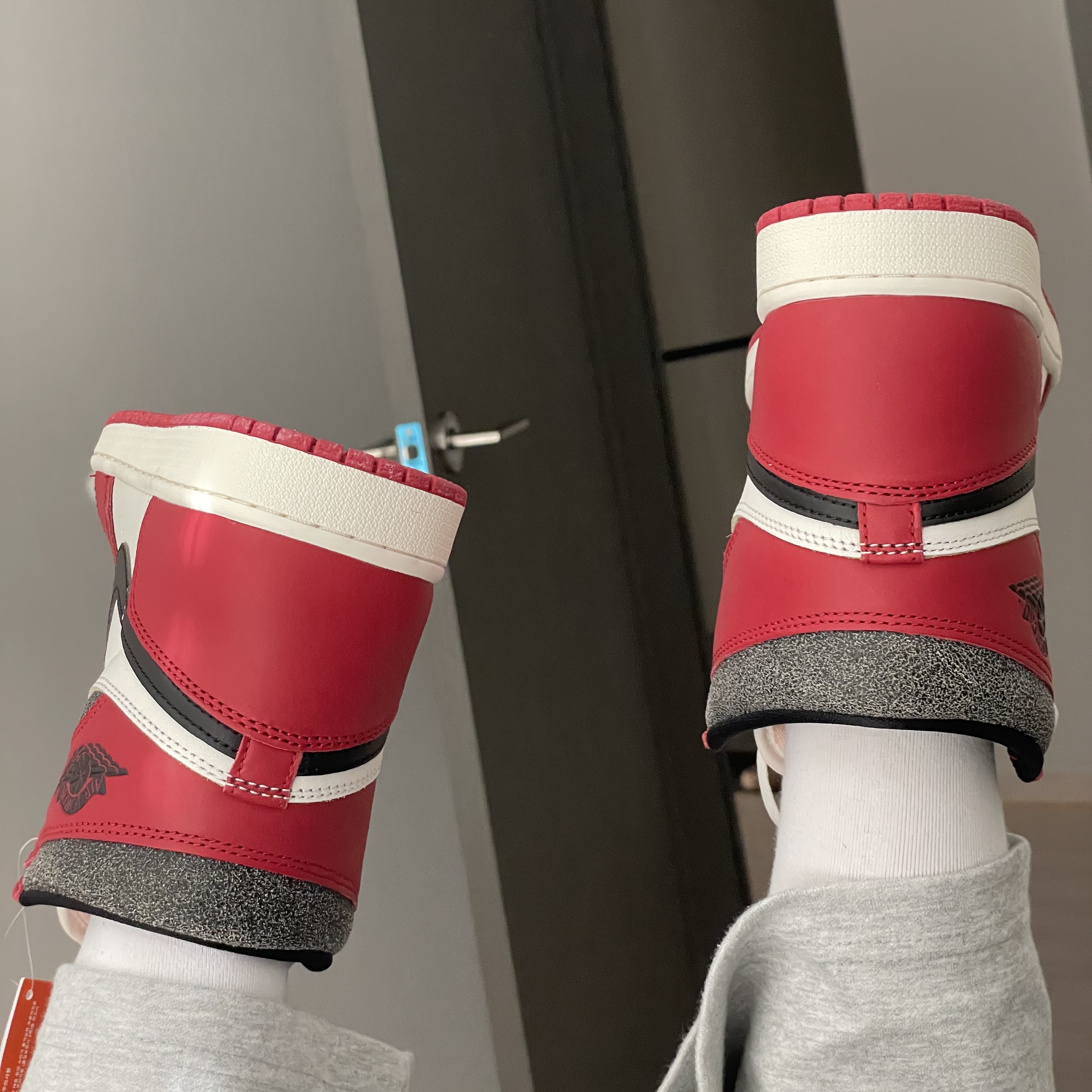 Jordan 1 Retro High OG Chicago 2022 착용 스타일 - 4